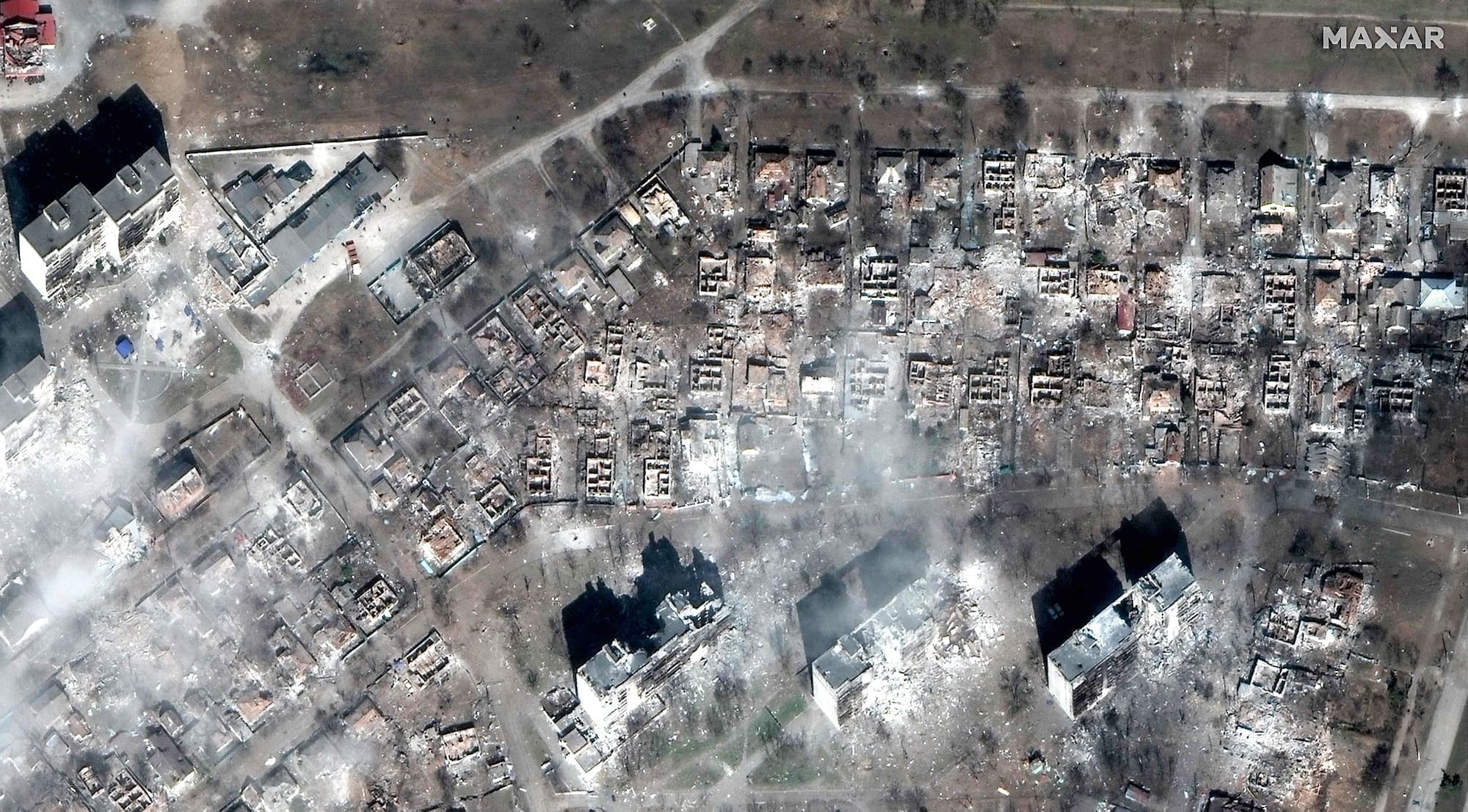 Les images satellites montrent l’ampleur des dégâts de la ville portuaire de Marioupol, où se terrent encore 160 000 personnes en date du 29 mars.