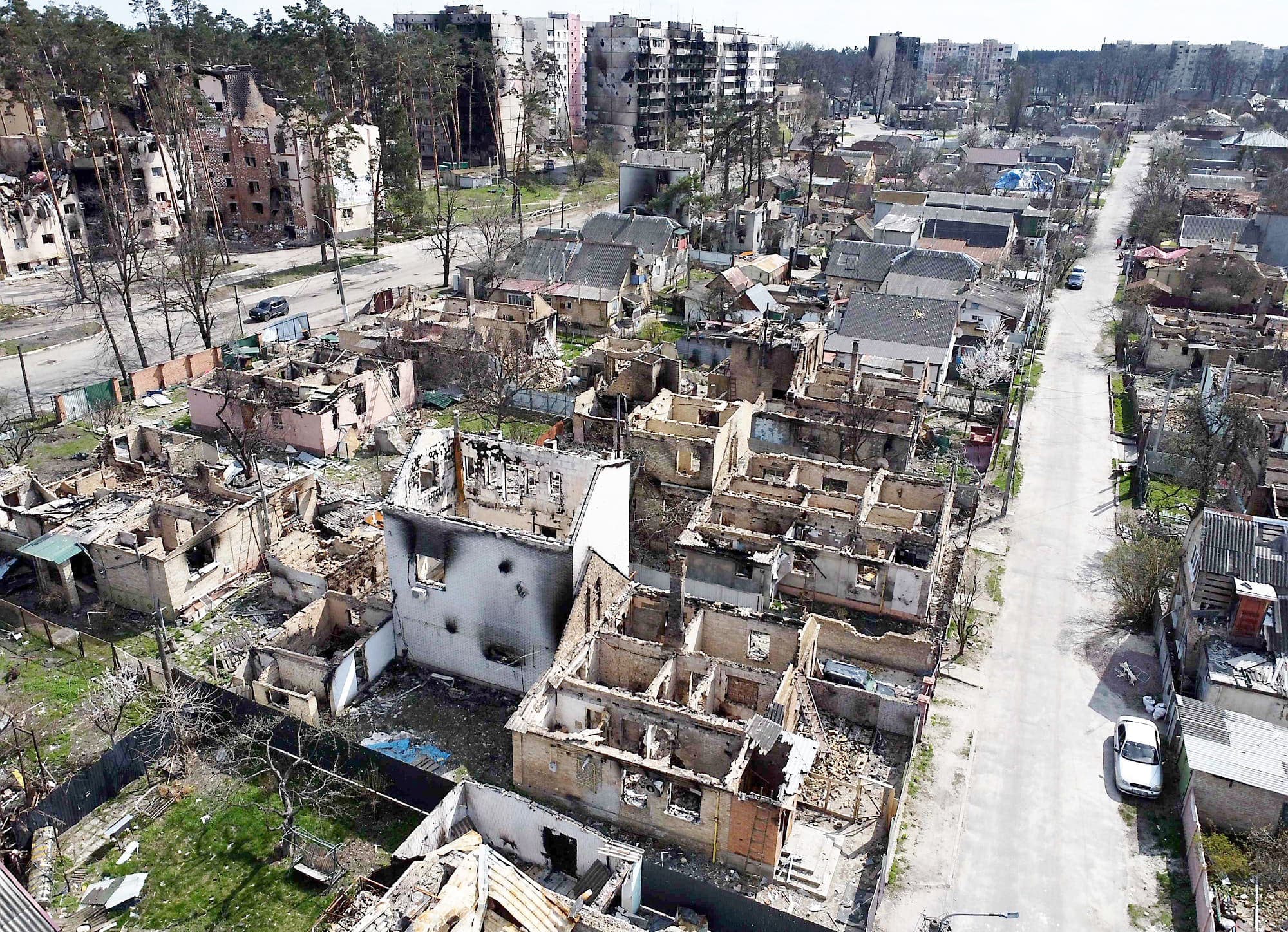 Une vue aérienne de la ville détruite de Irpin, au nord-ouest de Kyïv, hier.