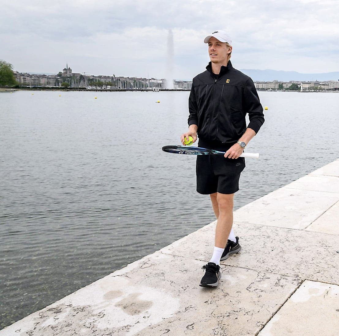 Denis Shapovalov avait participé à une séance photos à Genève, en Suisse, plus tôt en mai.