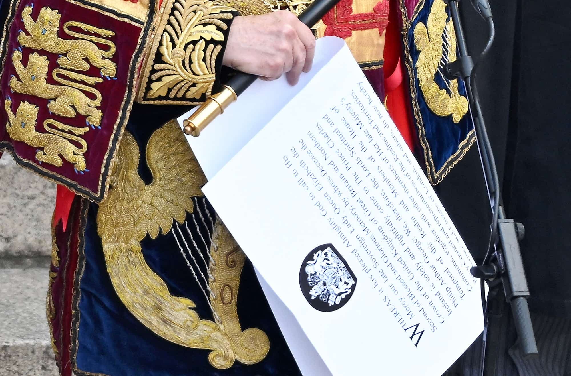 Une copie de la proclamation royale qui a été lue.