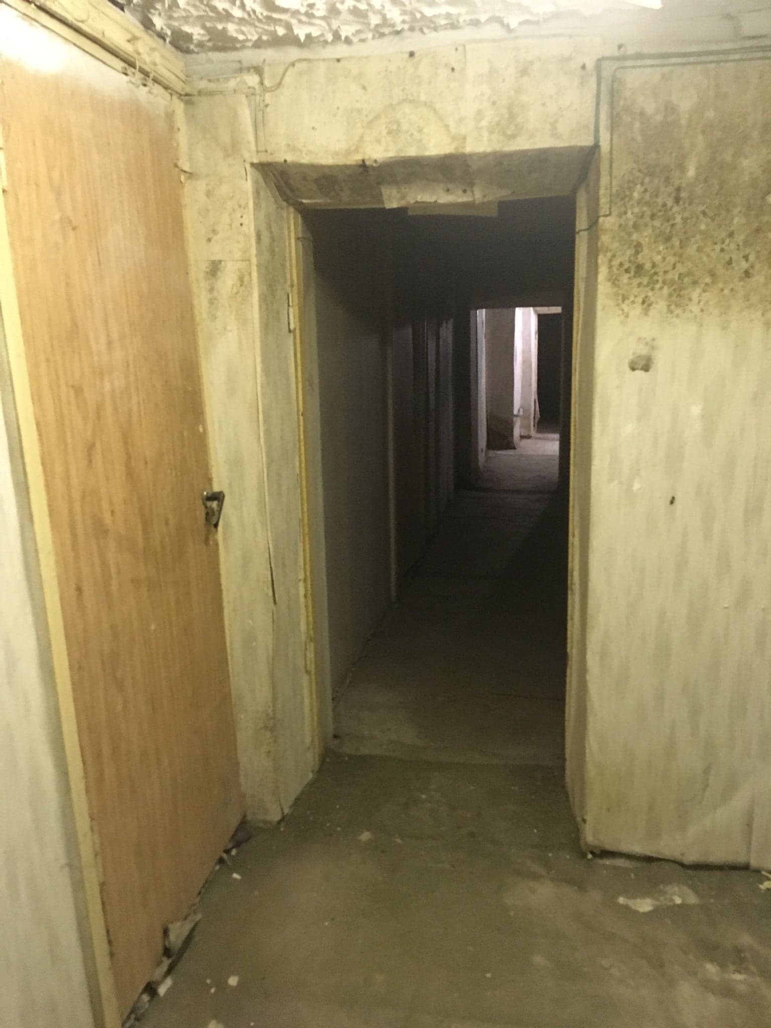 Sous-sol servant d'abri anti-bombe, dans une maison du centre de Kyïv