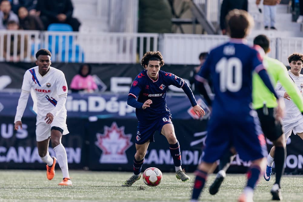 Le milieu de terrain du FC Supra du Québec Alessandro Biello durant le match du vendredi 8 mai 2026 face au Woodbridge Strikers SC.