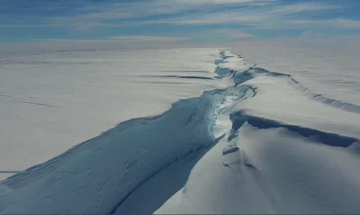 L'iceberg s’est détaché lors d’une marée de forte amplitude qui a agrandi cette fissure existante baptisée Chasm-1