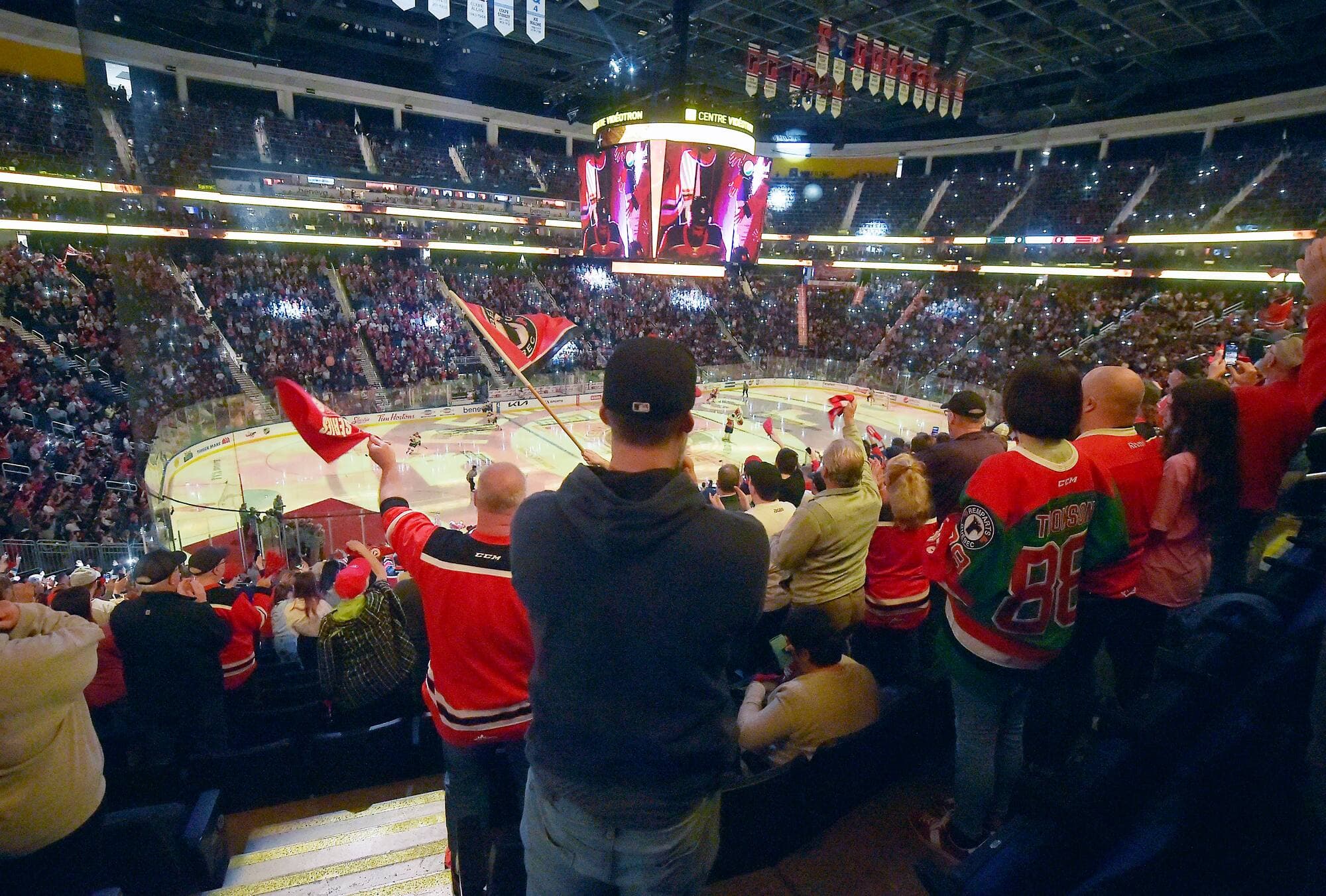 Le Centre Vidéotron affichait complet, hier soir, pour le premier match de la série entre les Remparts et les Mooseheads.