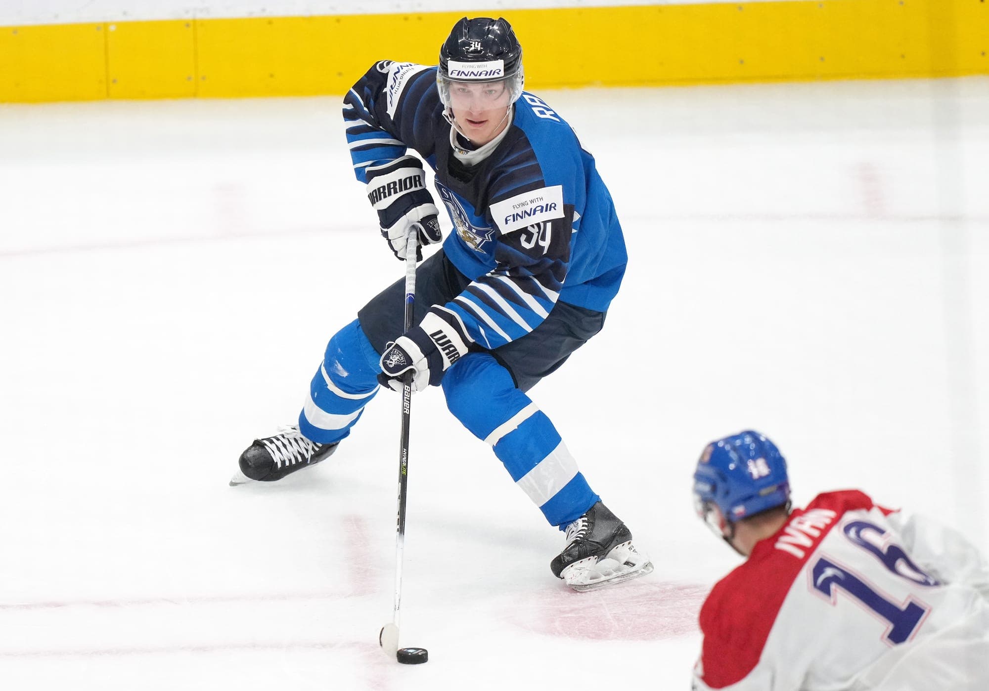Aatu Räty est l’un des attaquants les plus dangereux du Championnat mondial de hockey junior, jusqu’à maintenant. Le Finlandais a aidé les siens avec trois points dans l’écrasante victoire contre la Slovaquie ce dimanche.