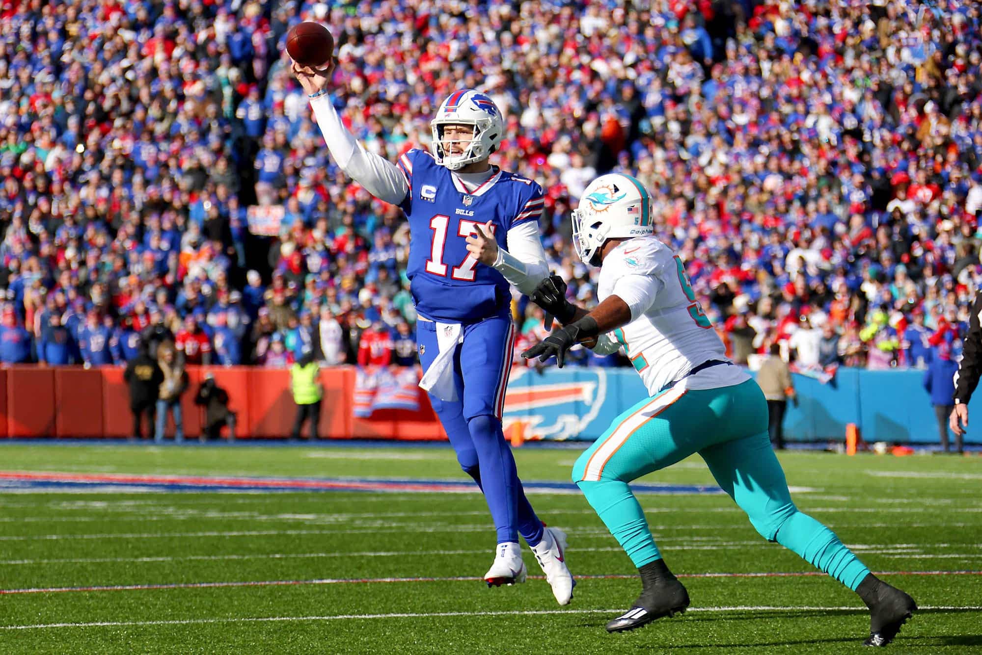 Après quelques moments pénibles, Josh Allen a rebondi avec deux de ses trois passes de touché au troisième quart.