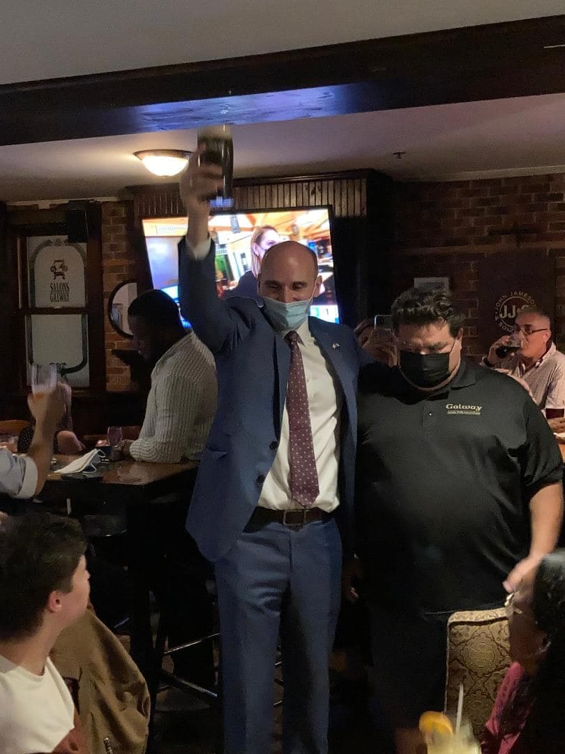 Jean-Yves Duclos savoure sa victoire dans la circonscription de Québec.