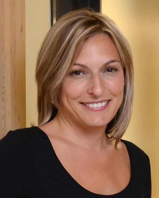 La professeure titulaire et directrice du programme de maîtrise en droit international et politique internationale appliqués (DIPIA) de la Faculté de droit de l’Université de Sherbrooke, Geneviève Dufour,