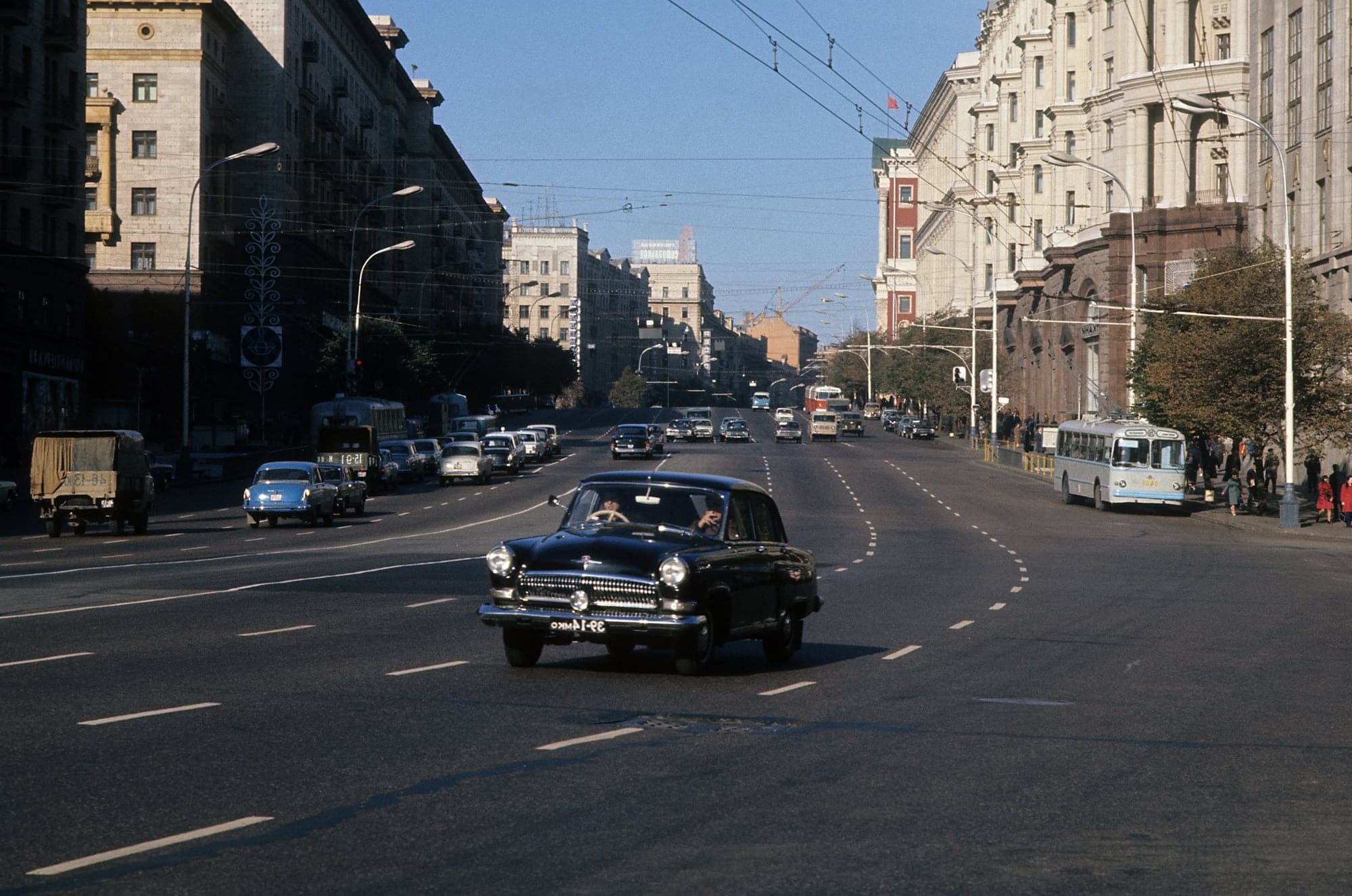 Coup d’œil sur les rues de Moscou en septembre 1972.