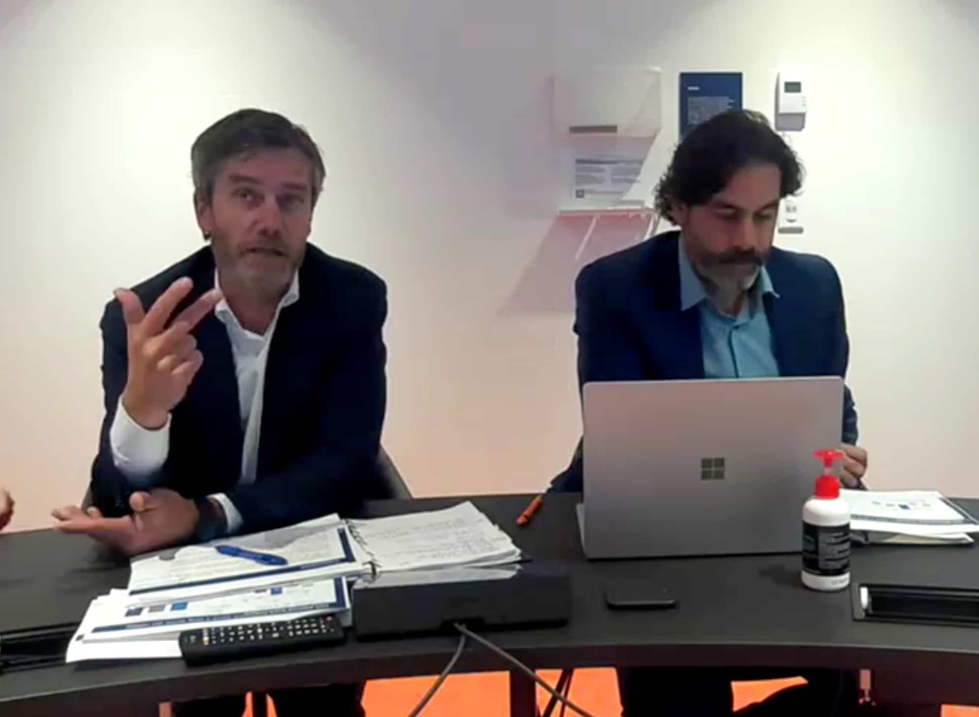 Guy LeBlanc, PDG d'Investissement Québec (à gauche), et Christian Settano, premier vice-président aux finances, à la gestion des risques et aux technologies de l'information.