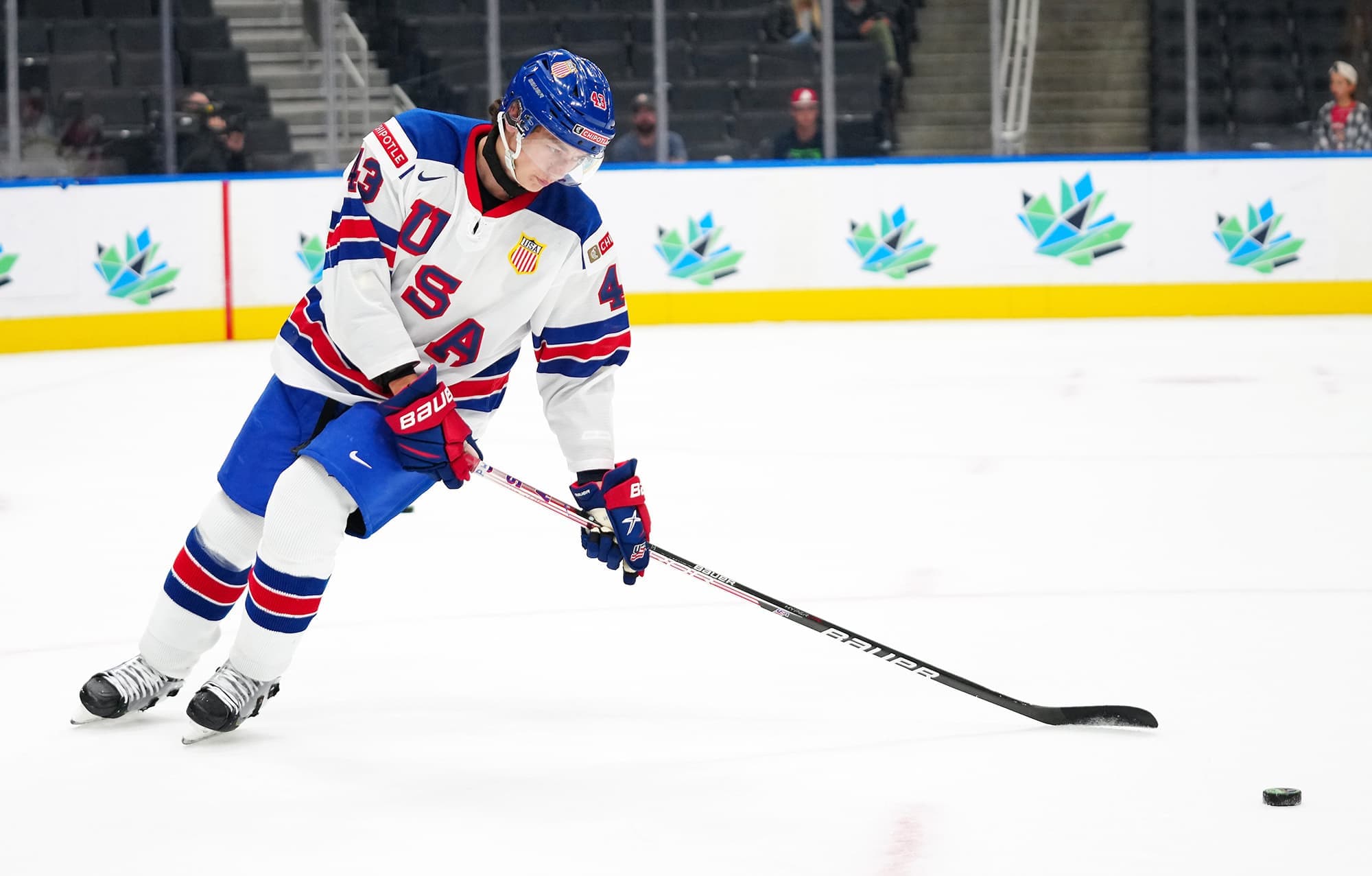 Luke Hughes lorsqu’il a affronté l’Allemagne, jeudi au Rogers Place d’Edmonton.