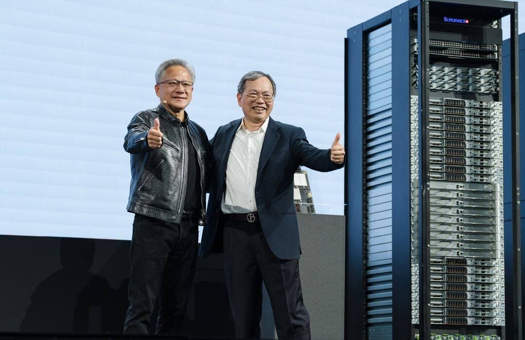 Les PDG de Nvidia, Jensen Huang, et de Super Micro Computer, Charles Liang, lors du salon Computex, tenu le moi dernier à Taïwan.