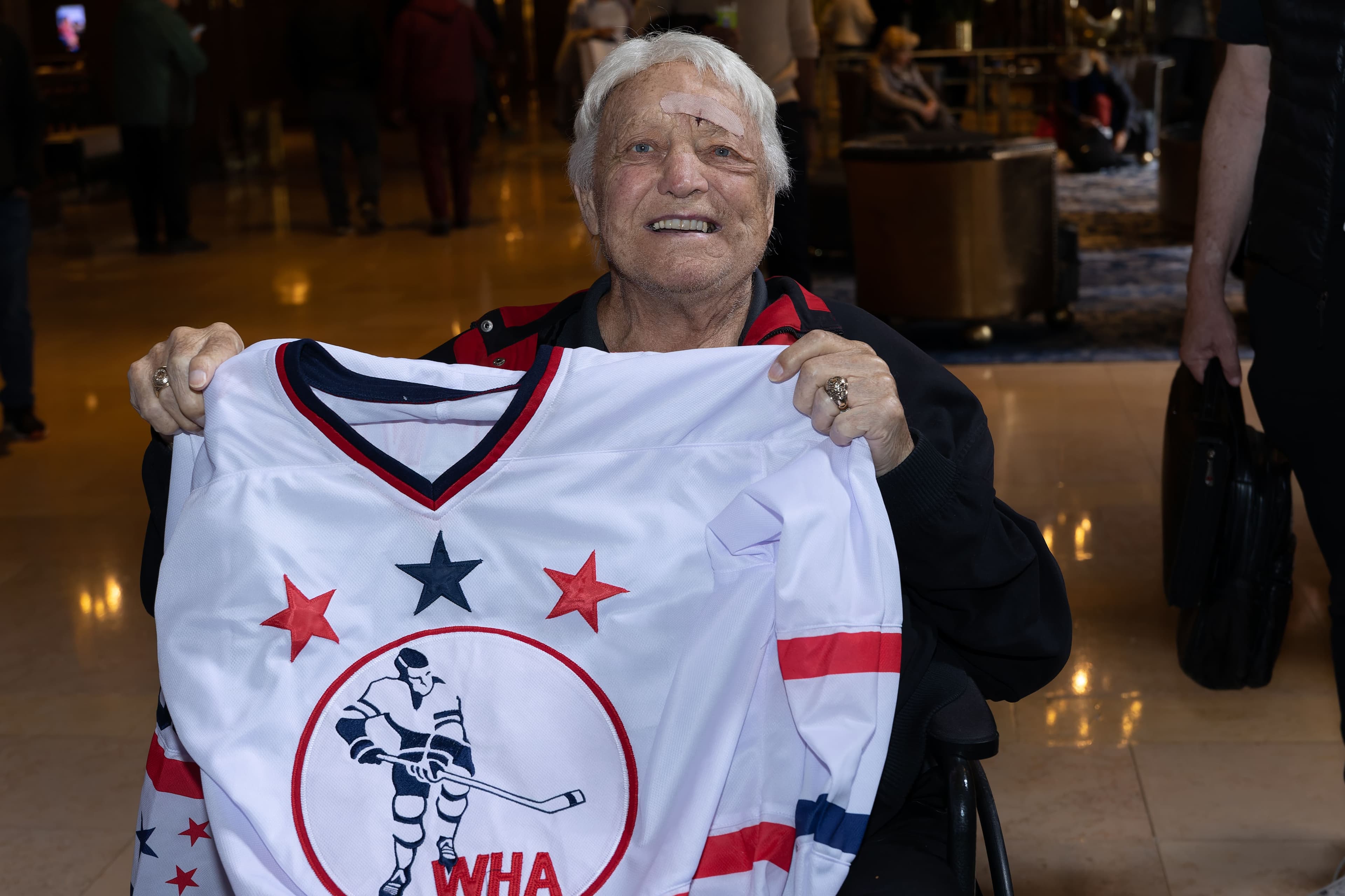 Bobby Hull lors de son dernier passage à Québec en octobre dernier.