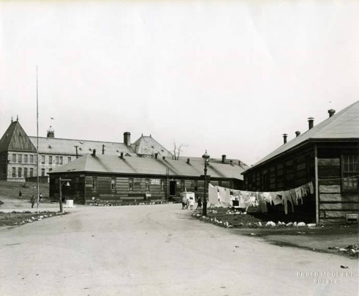 Les anciennes baraques du Cove Fields occupées par les prisonniers allemands durant la Seconde Guerre.