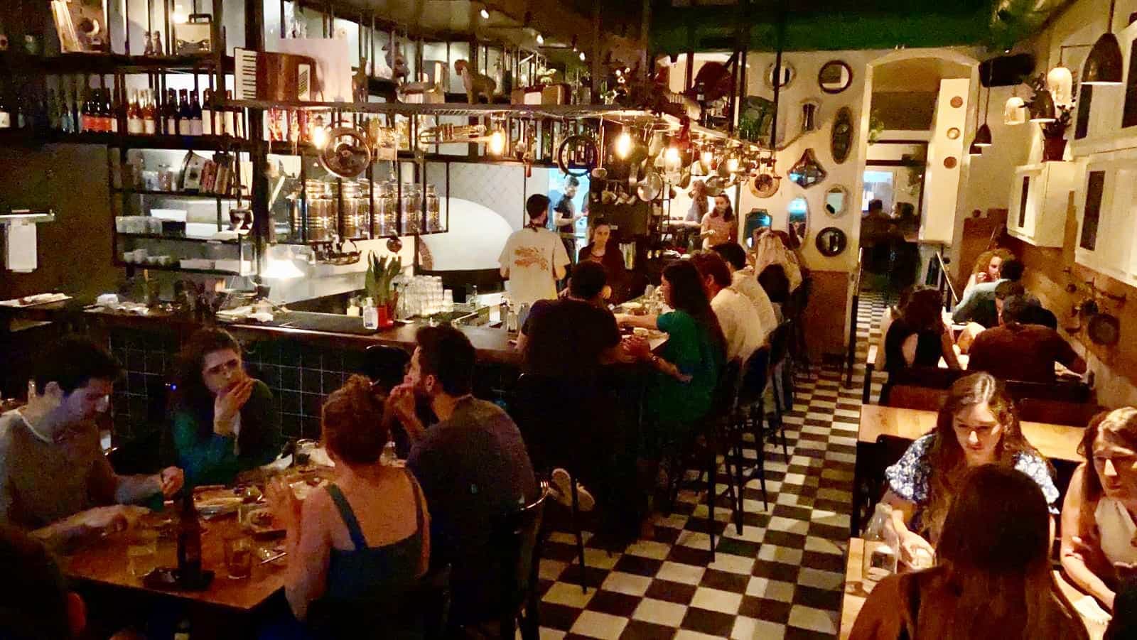 Le restaurant Day Kitchen était bondé hier soir à Tel-Aviv.
