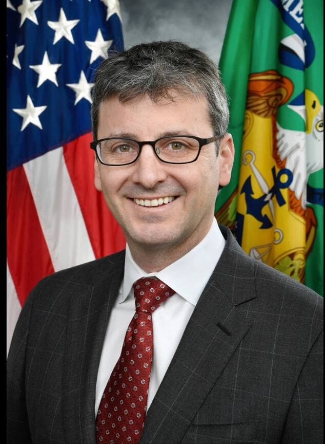 Brent Neiman est en colère contre Donald Trump et son équipe.