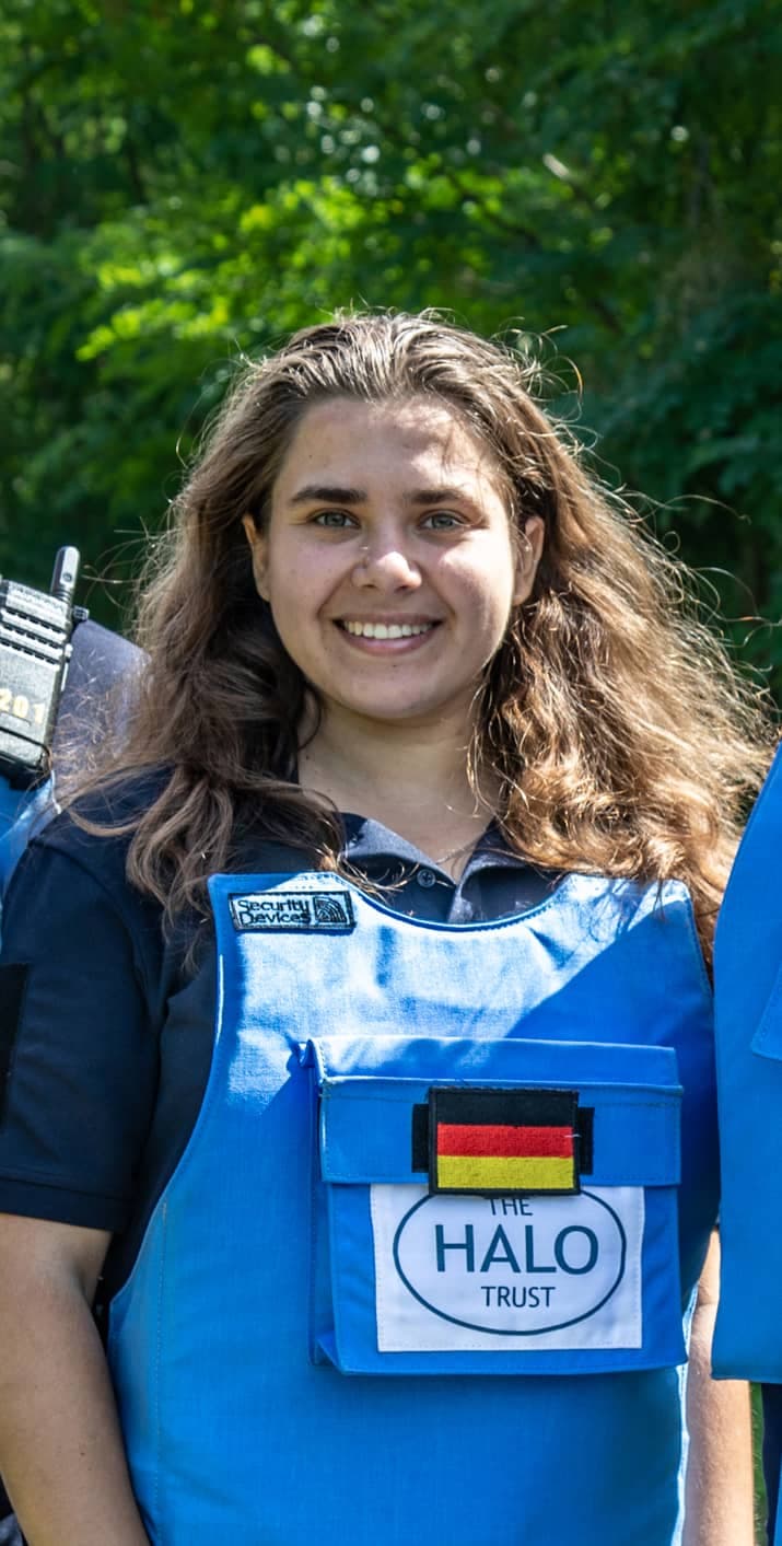 Olesia Fesenko, 24 ans, participe aux efforts de déminage en Ukraine.