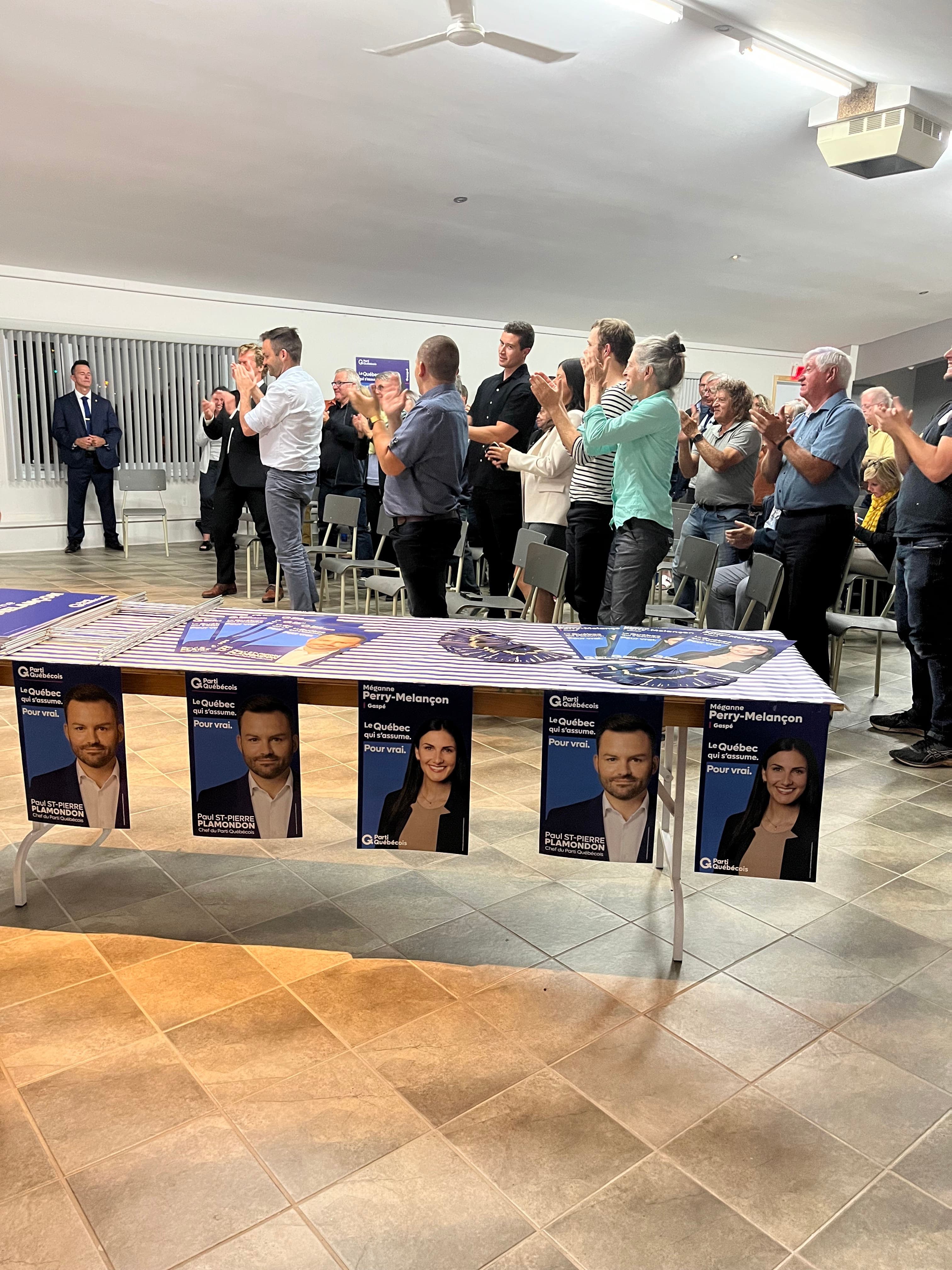 Le rassemblement du PG à Grande Rivière dans Gaspé en présence du chef Paul St-Pierre Plamondon, de Méganne Perry candidate dans Gaspé et de Pascal Bérubé candidat et député sortant dans Matane-Matapédia.