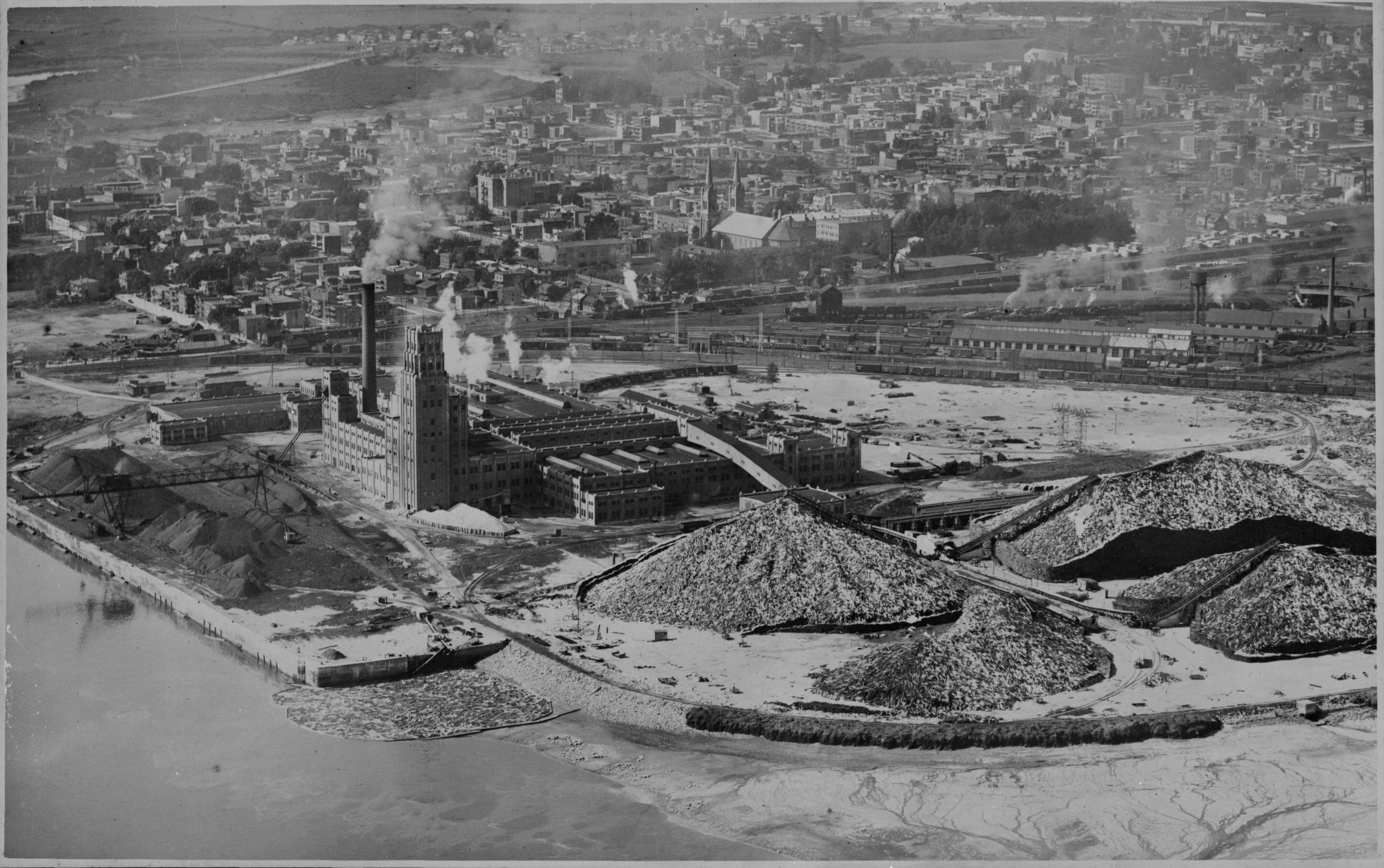 Anglo-Canadian Pulp and Paper Mills Limited, entre 1930 et 1933.