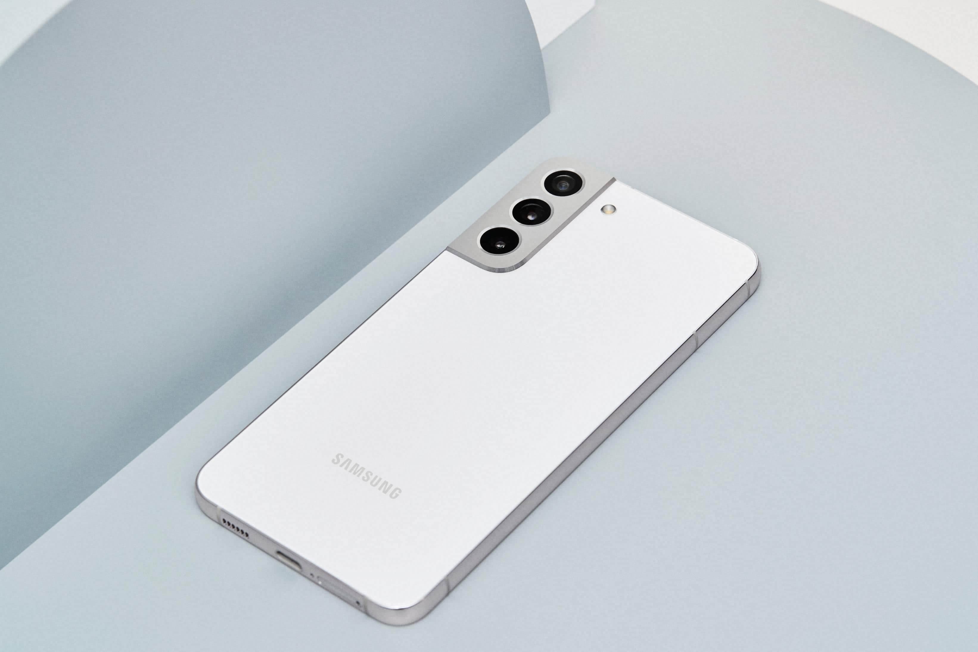 Le design des téléphones de la gamme Galaxy S22 a évolué un peu par rapport aux téléphones de la gamme Galaxy S21.