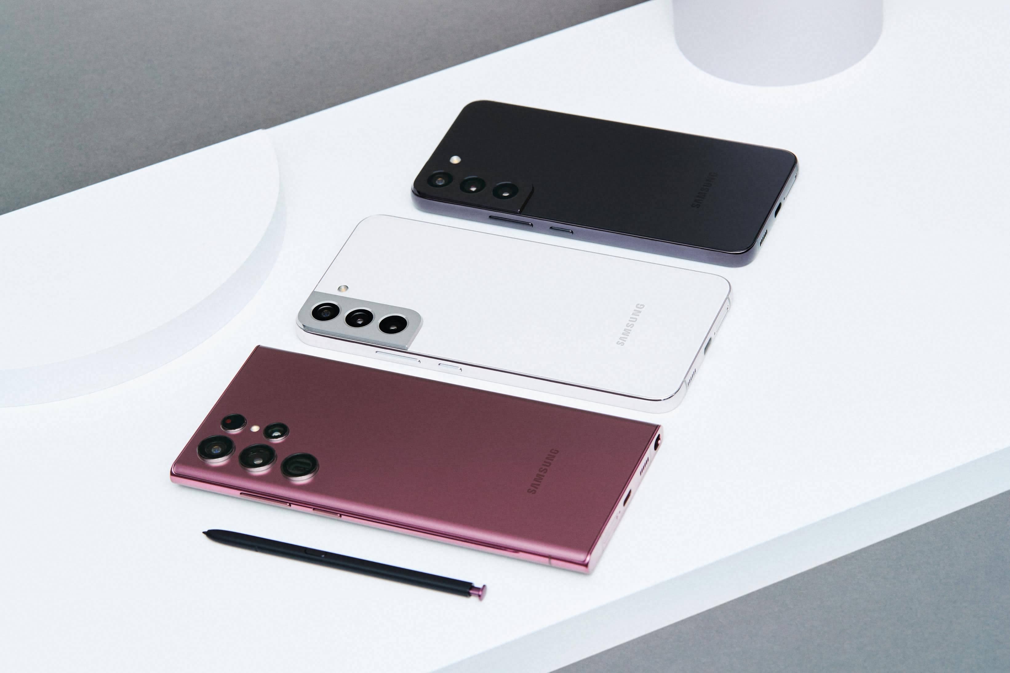Le Samsung Galaxy S22 Ultra récupère le stylet S-Pen de la défunte gamme Galaxy Note.