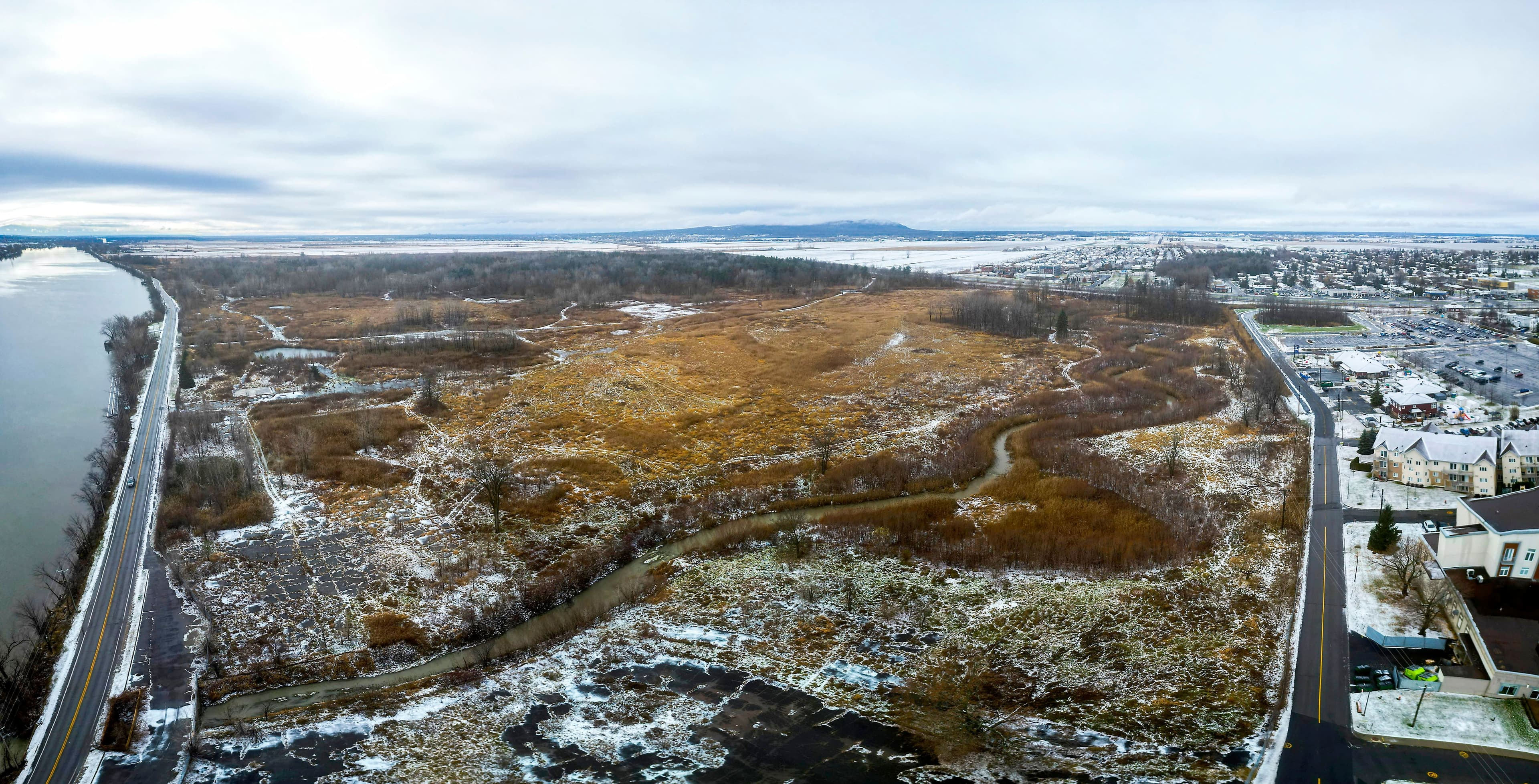 Le gigantesque terrain où devait être construite la future usine de batteries de Northvolt, à cheval entre McMasterville et Saint-Basile-le-Grand, en Montérégie.