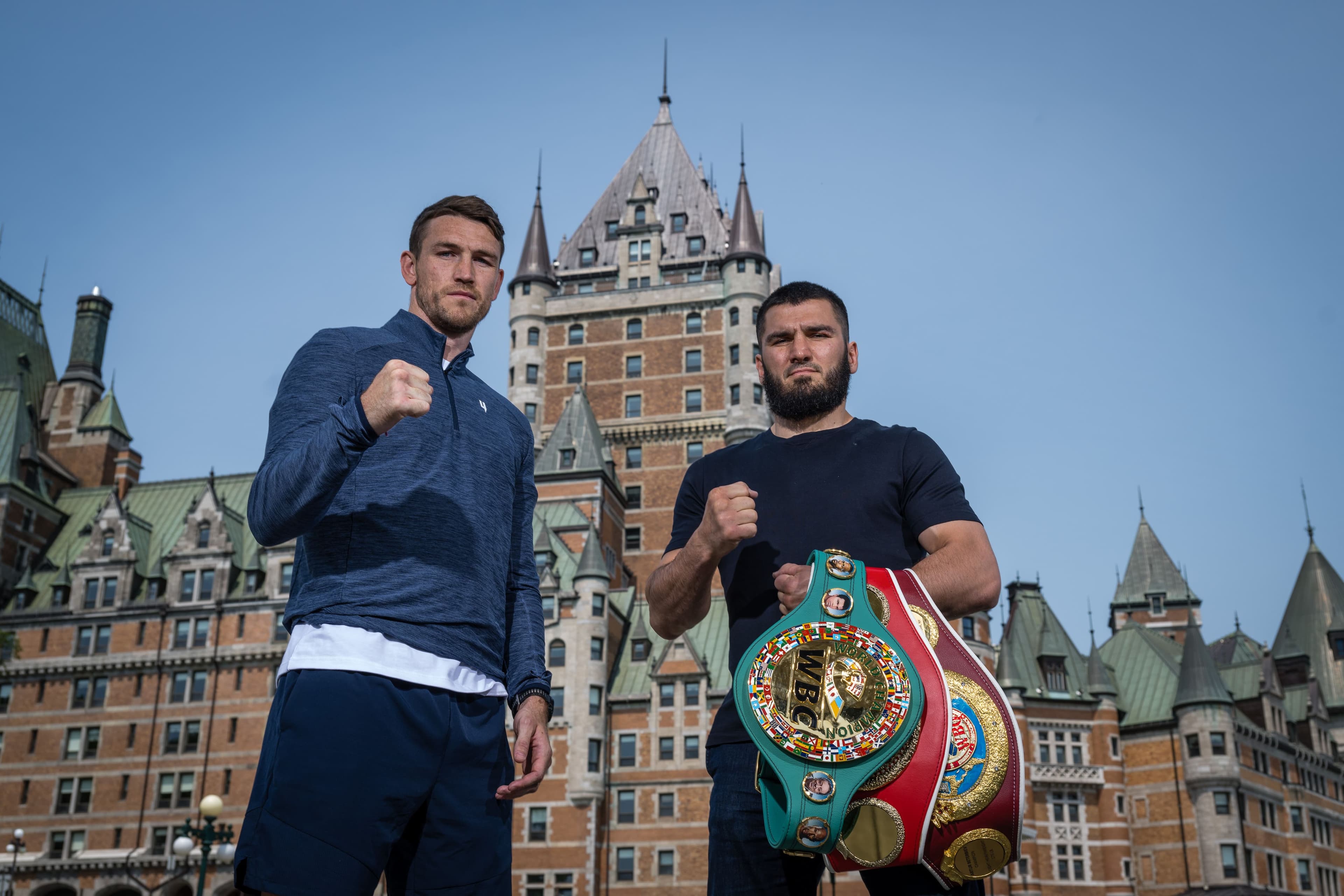 Callum Smith et Artur Beterbiev ont posé devant le Château Frontenac, jeudi.