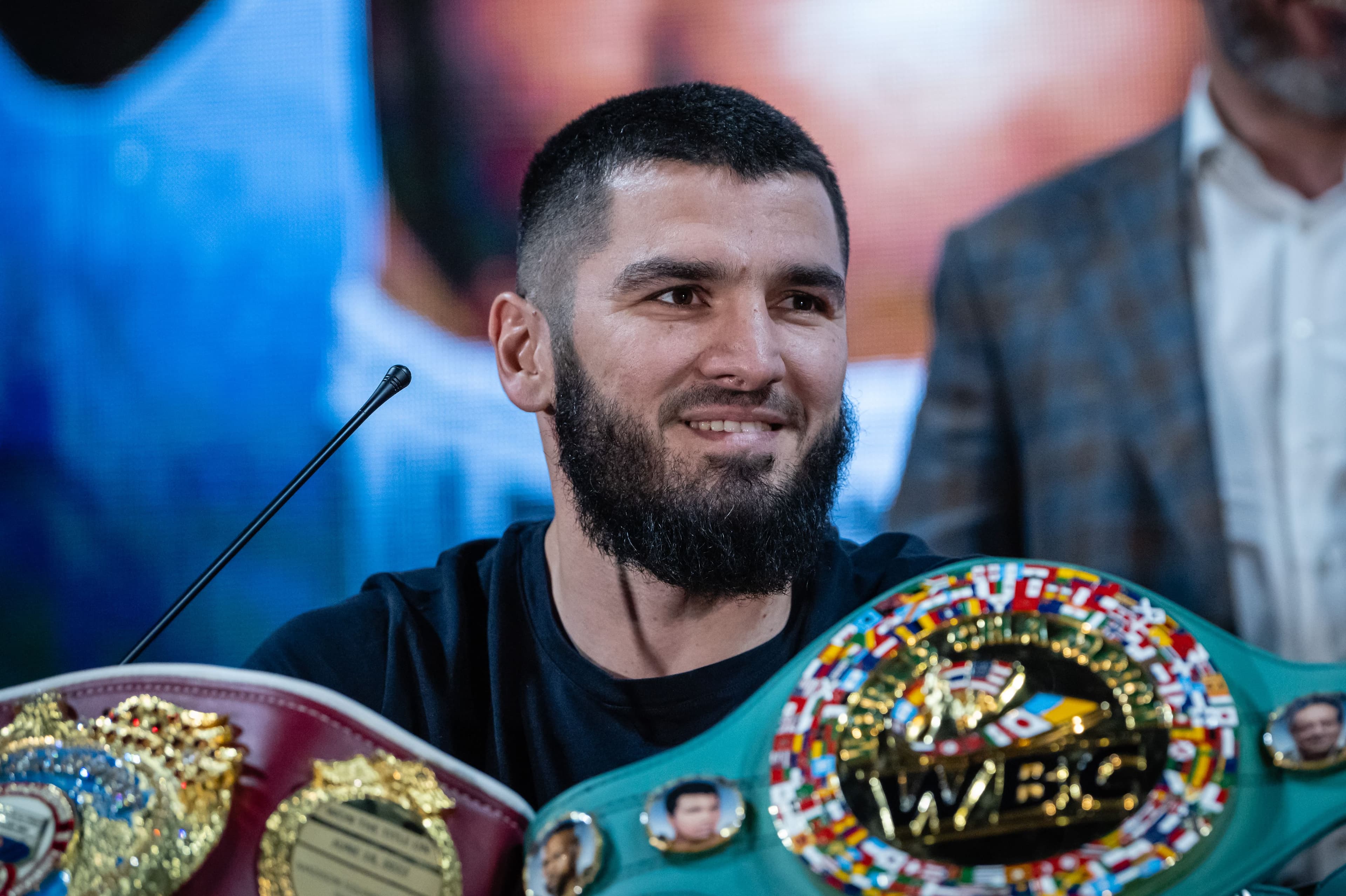 Artur Beterbiev a rencontré les médias au Centre Vidéotron, jeudi, un peu moins de deux mois avant son combat face à Callum Smith.