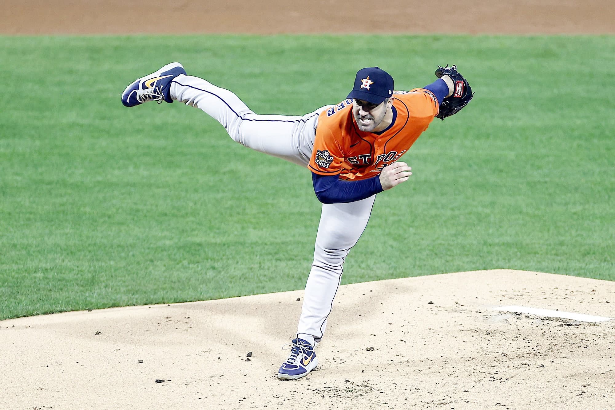 Justin Verlander, qui a remporté la Série mondiale avec les Astros de Houston, poursuivra sa carrière avec les Mets de New York, où il empochera 43,3 M$ la saison prochaine.