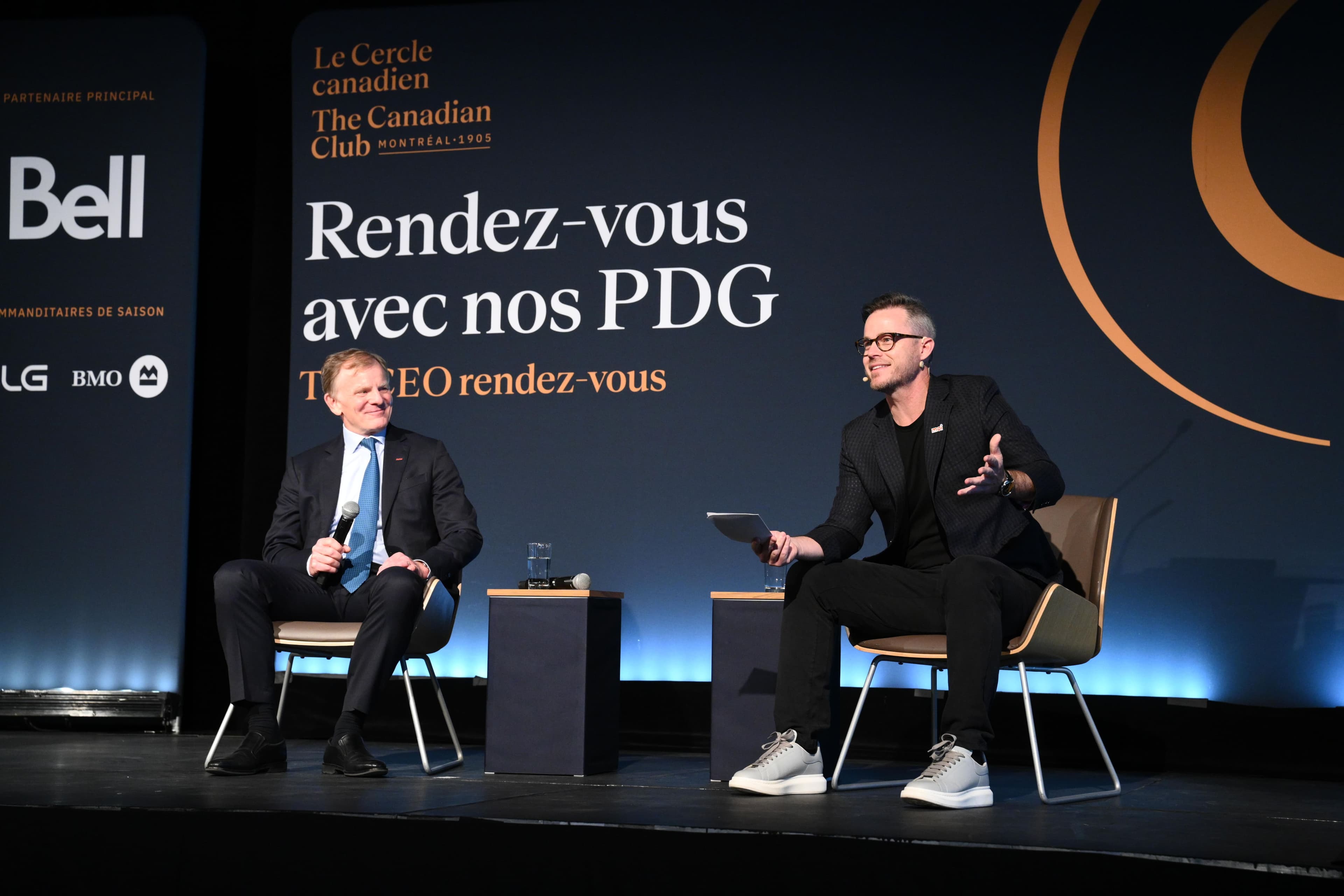 Louis Morissette, à droite, s'est chargé de la partie questions et réponses en compagnie du PDG de Metro, Eric La Flèche, jeudi, à Montréal.
