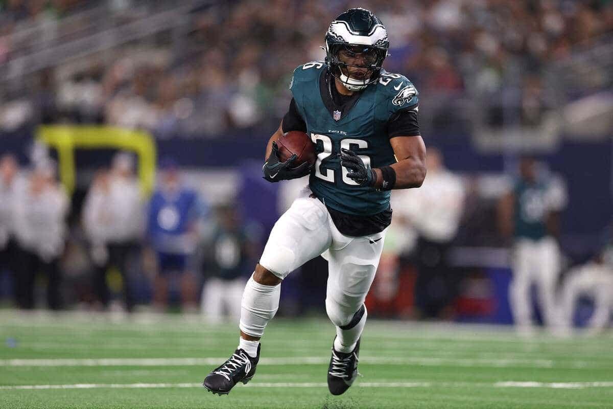 Le porteur des Eagles Saquon Barkley est le meneur dans la NFL pour les verges de la ligne de mêlée.