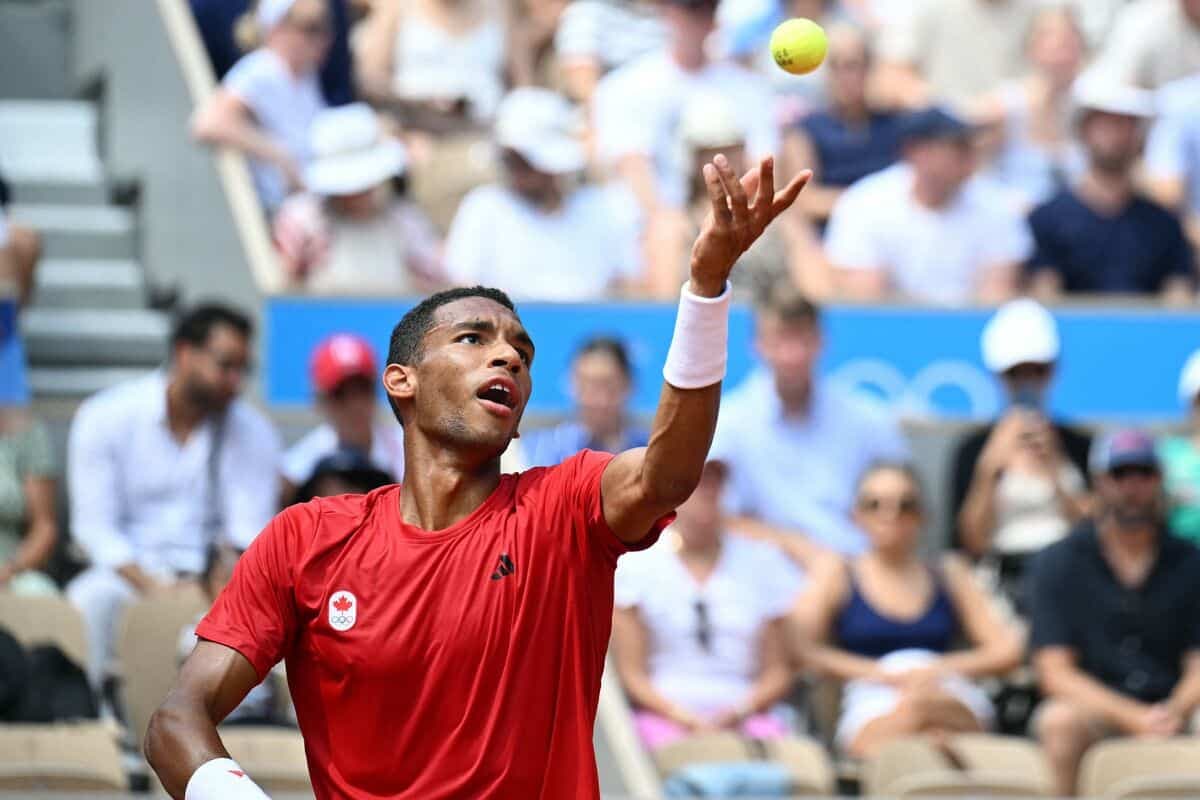 Félix Auger-Aliassime à Paris, aux Jeux olympiques, pendant son match de demi-finale contre Carlos Alcaraz, vendredi.