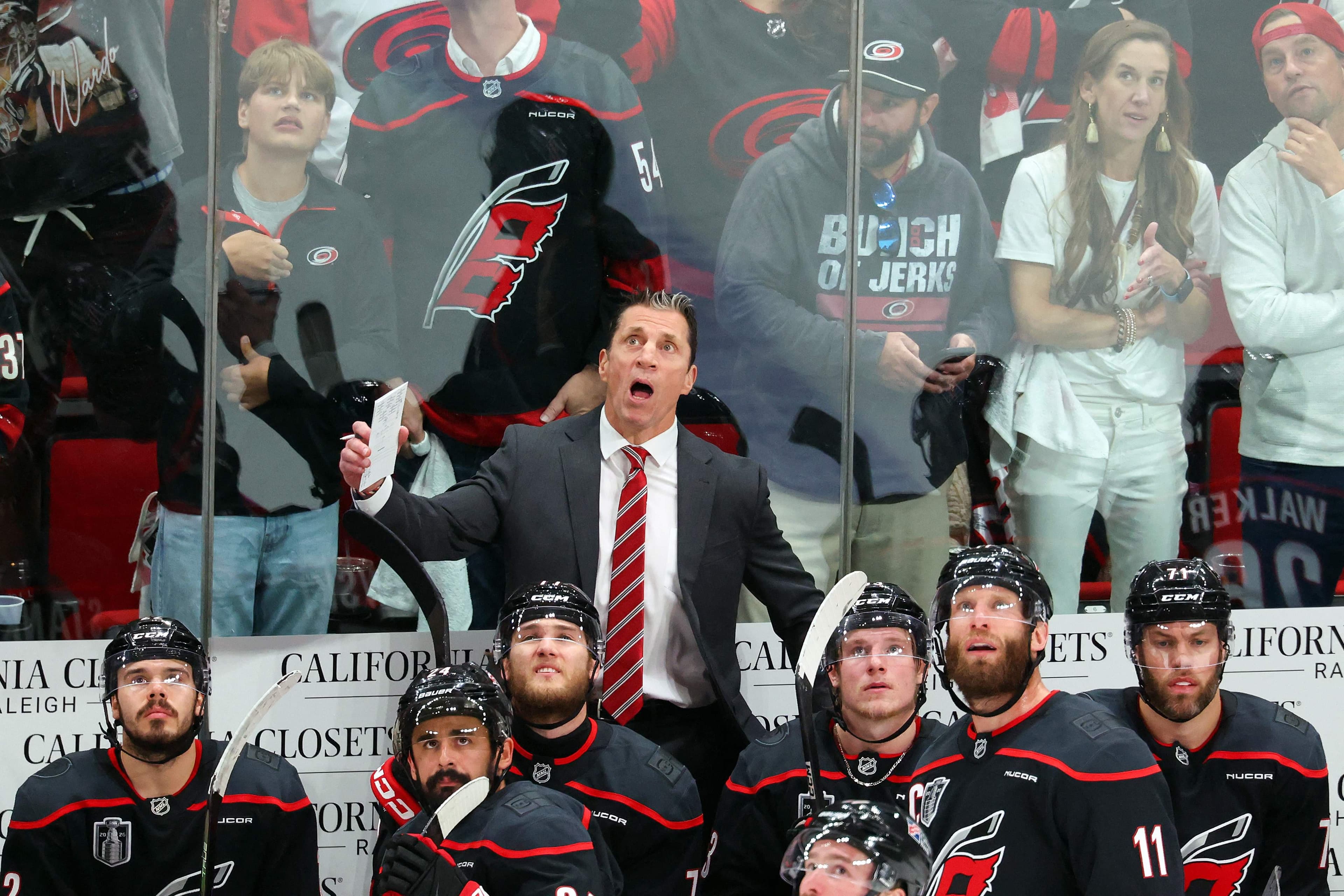 Rod Brind’Amour peut être très intense derrière son banc.