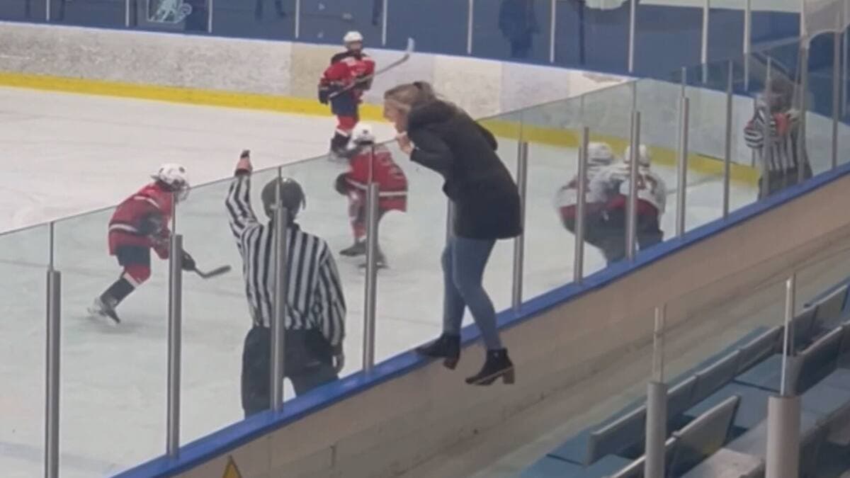 Les débordements de certains parents ou entraîneurs sont en hausse depuis la pandémie, et pas juste au hockey.