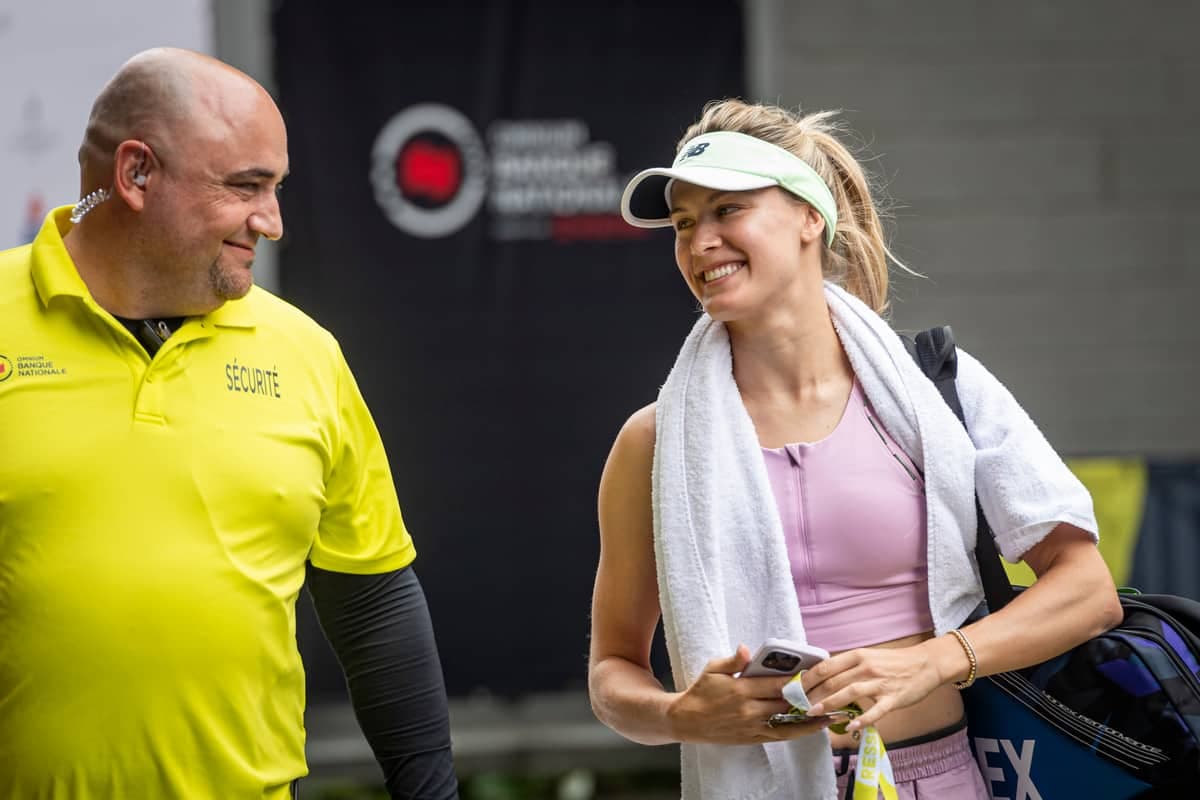 Eugenie Bouchard s'était amusé avec un agent de sécurité lors d'un entraînement vendredi.