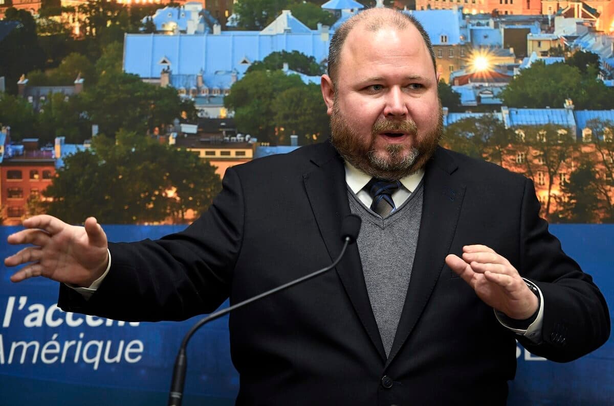 Le chef de l'opposition à l'hôtel de ville de Québec, Claude Villeneuve