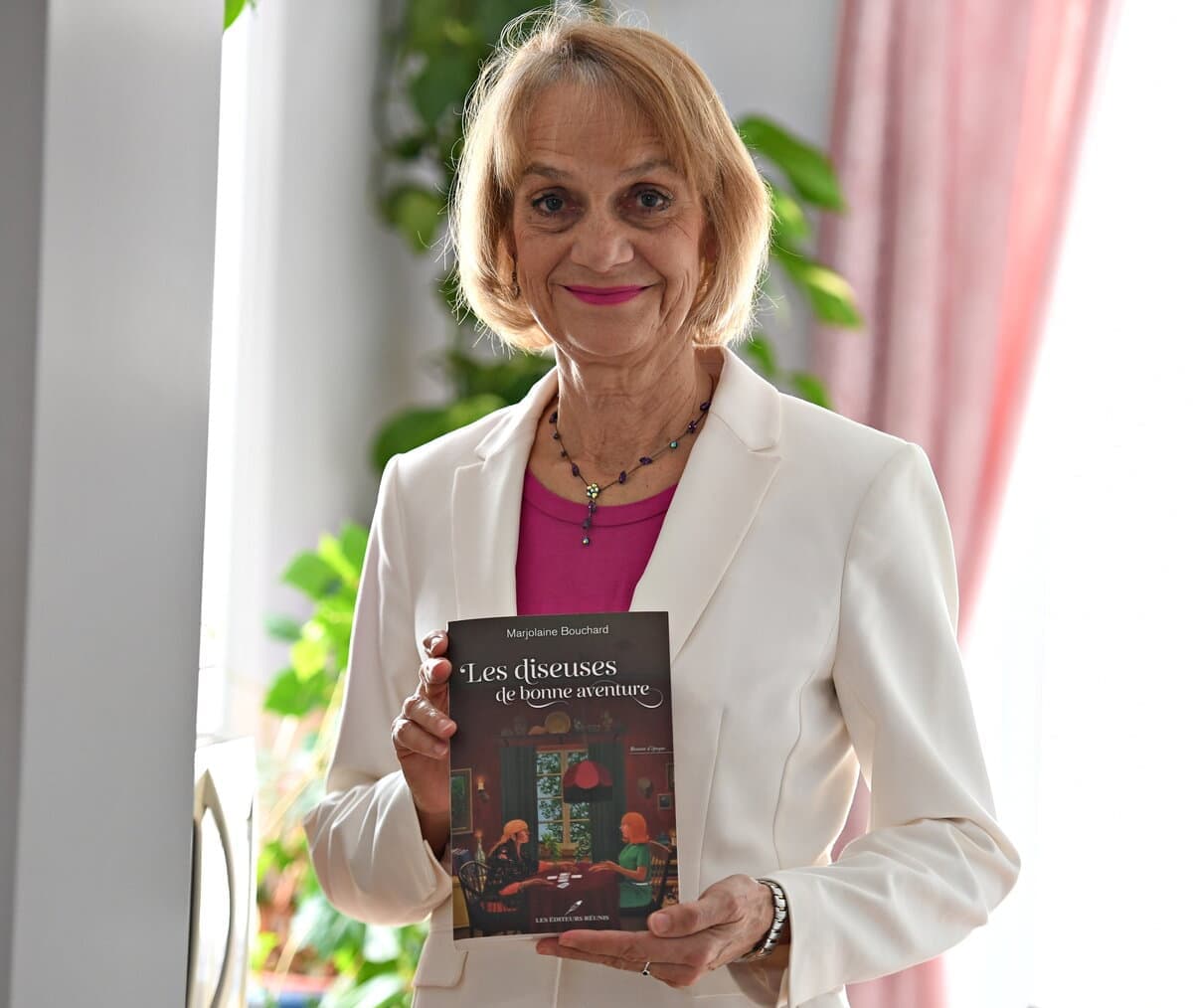 Marjolaine Bouchard s'est intéressée aux arts divinatoires pour écrire son nouveau roman, Les diseuses de bonne aventure.