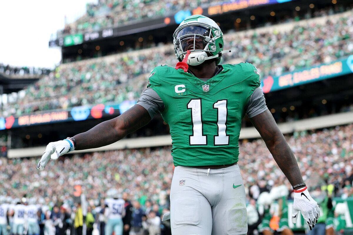 A.J. Brown s'est joint aux Eagles en 2022 après trois ans chez les Titans et il continue de dominer.