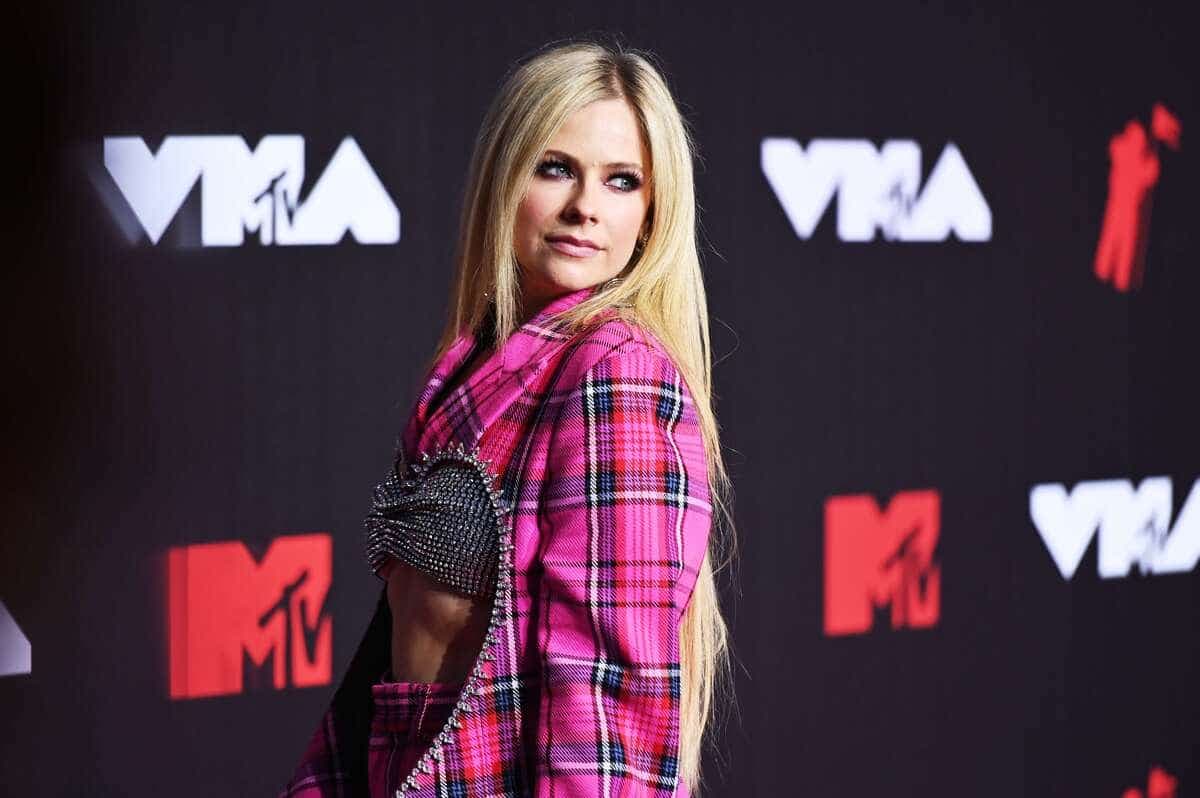 Avril Lavigne partira à la rencontre de ses admirateurs canadiens au printemps 2022.