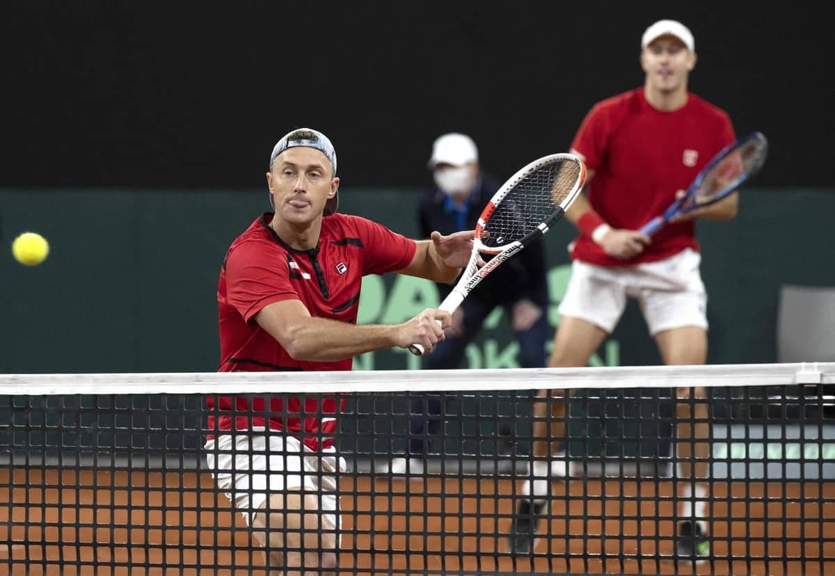 Peter Polansky et Brayden Schnur