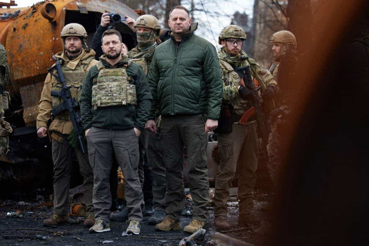 Le président ukrainien a visité Boutcha lundi.