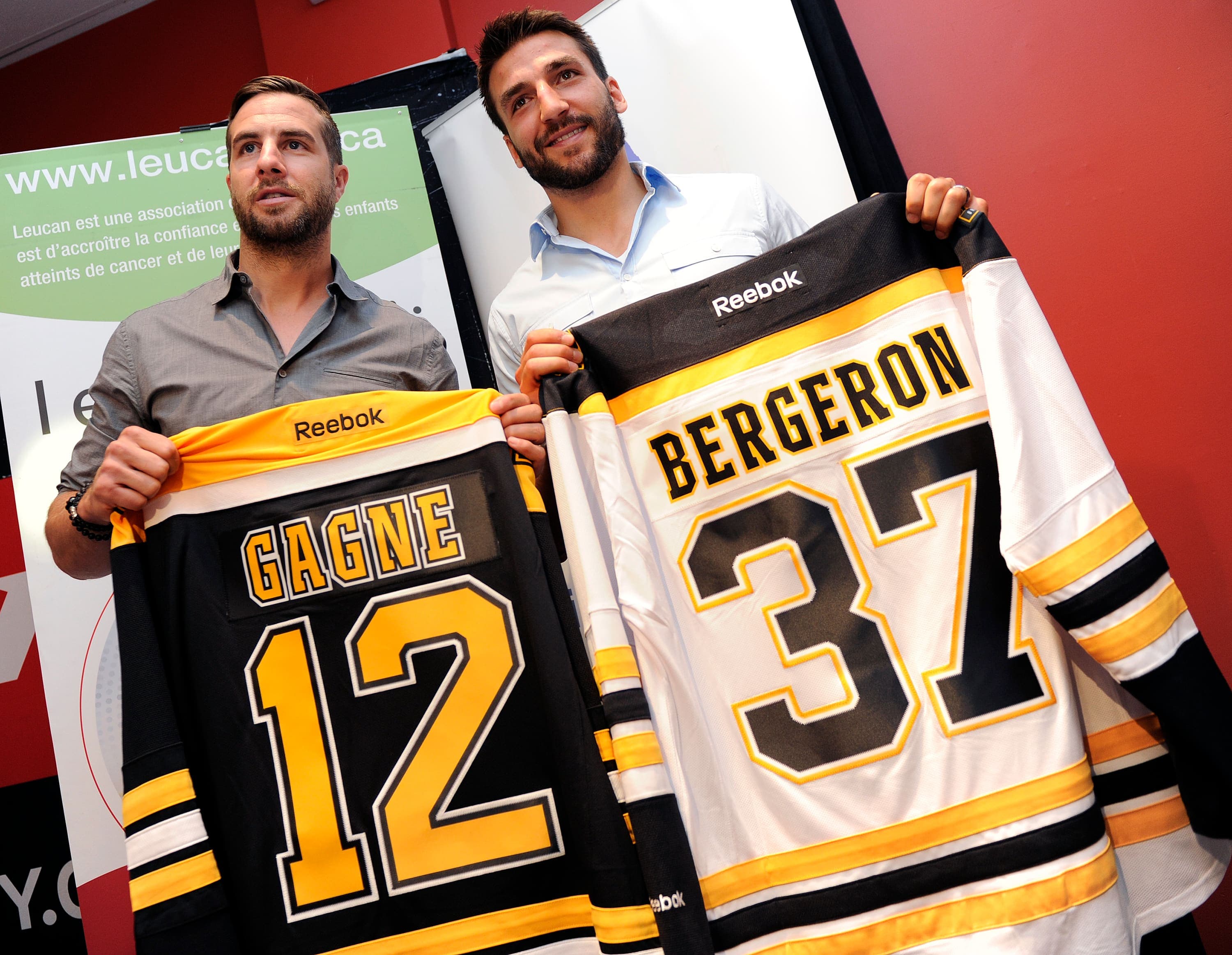 Simon Gagné et Patrice Bergeron, lors de la conférence de presse du Pro-Am Gagné-Bergeron, en 2015.
