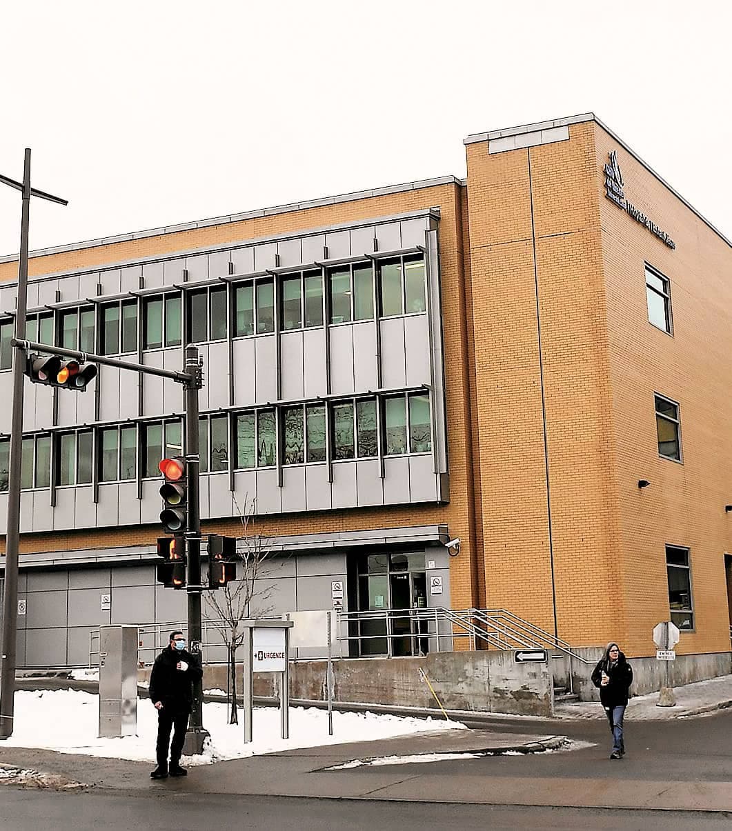 Le CHU de Québec, dont fait partie l’Hôpital de l’Enfant-Jésus, cherche des volontaires afin de combler certains quarts de travail durant la période des Fêtes. Des employés ont qualifié de « maladroit et insultant » le message d’invitation envoyé par le CHU.