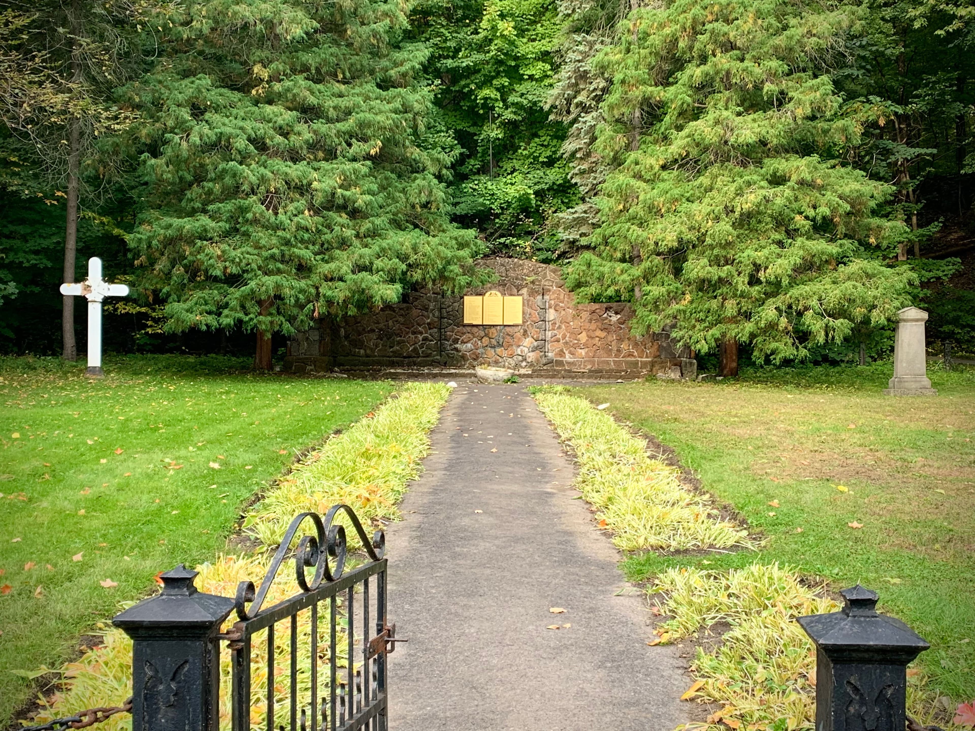 Le cimetière britannique qui se trouve derrière la Biosphère.