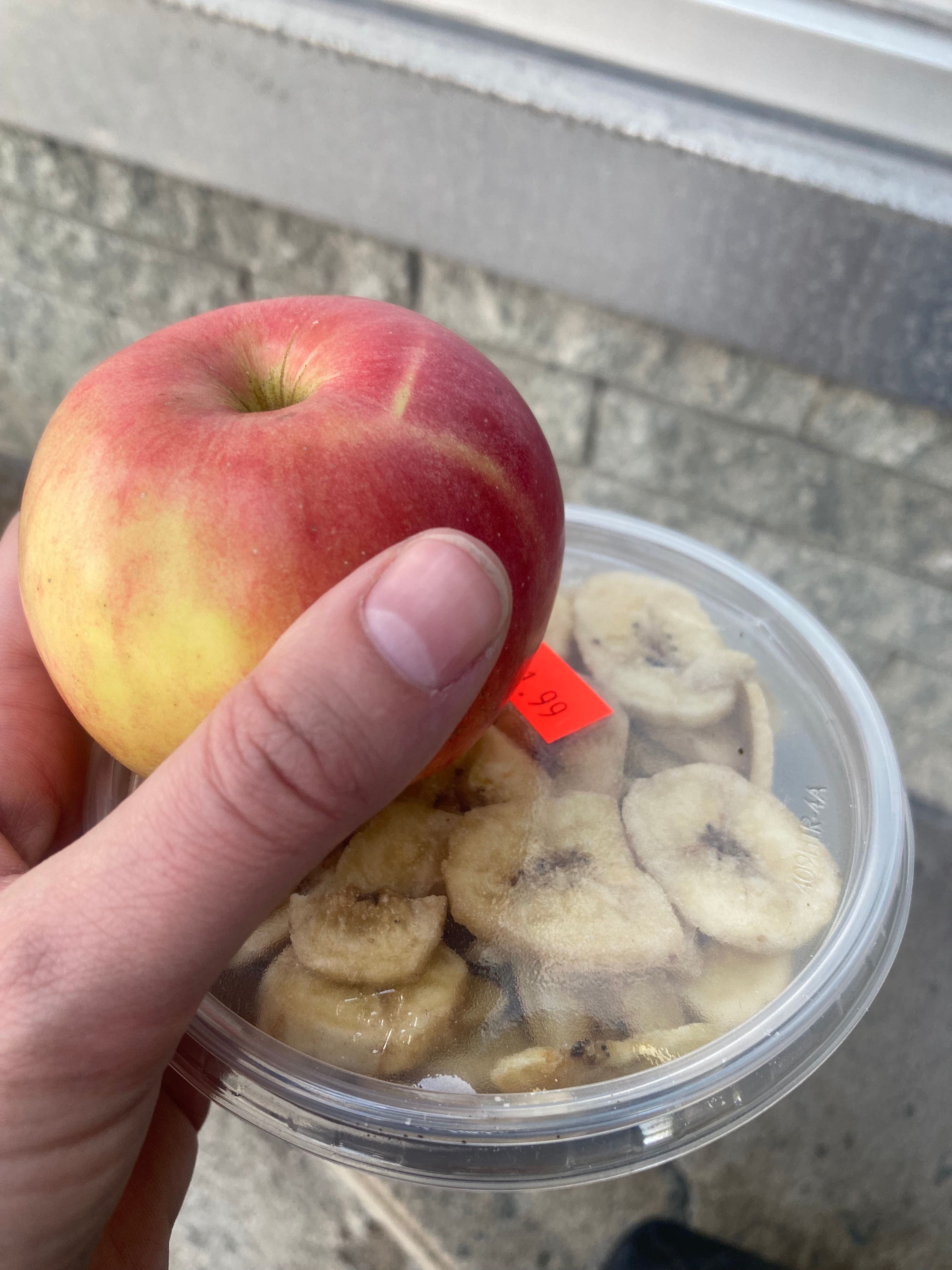 Heureusement, j'ai trouvé une fruiterie en descendant sur la rue Hochelaga.