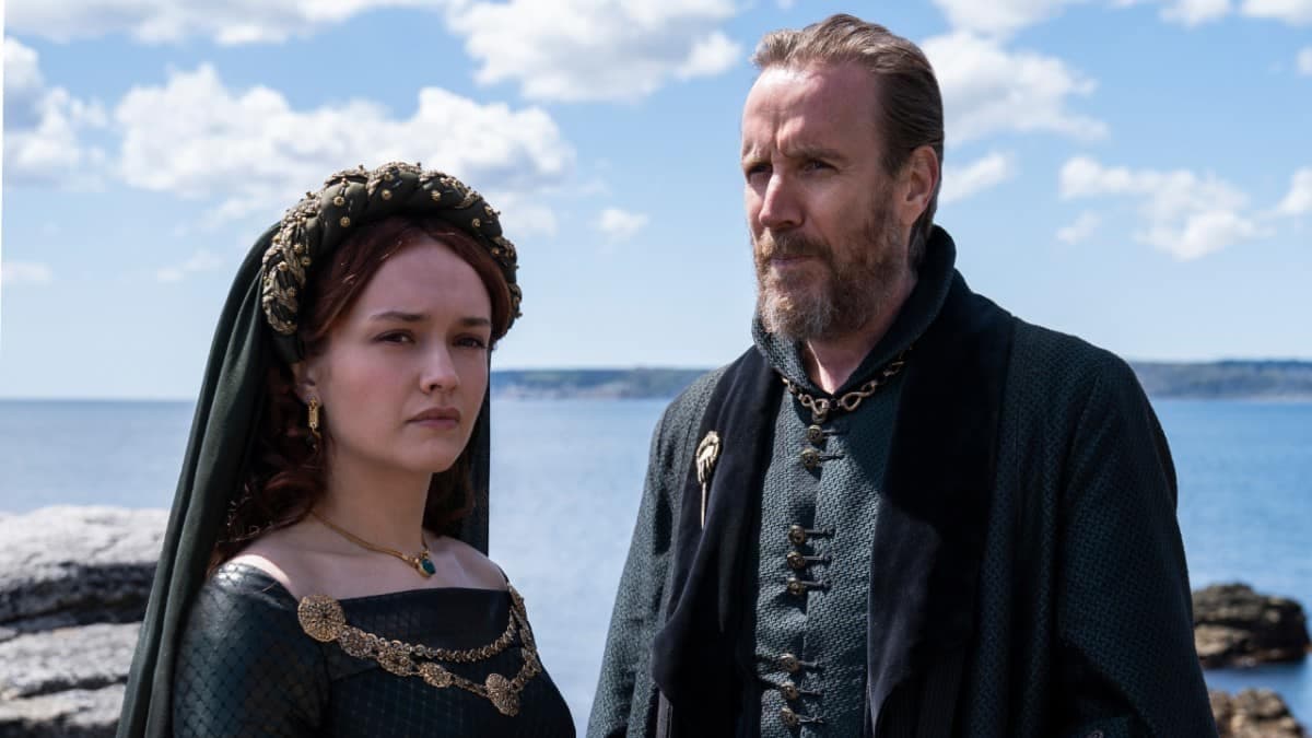 Olivia Cooke (Alicent Hightower) et Rhys Ifans (Otto Hightower)