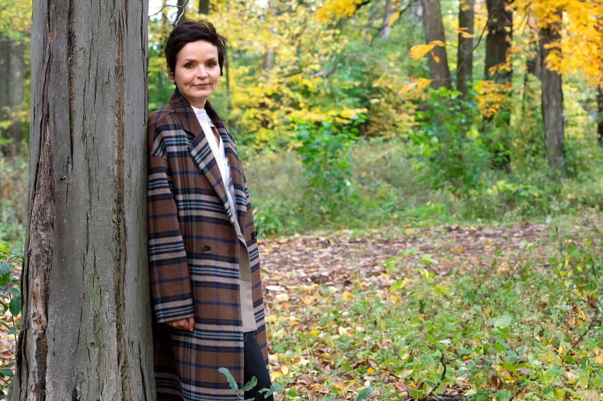Anaïs Barbeau-Lavalette publie un nouveau livre, «Nos fleurs», aux éditions Marchand de feuilles.