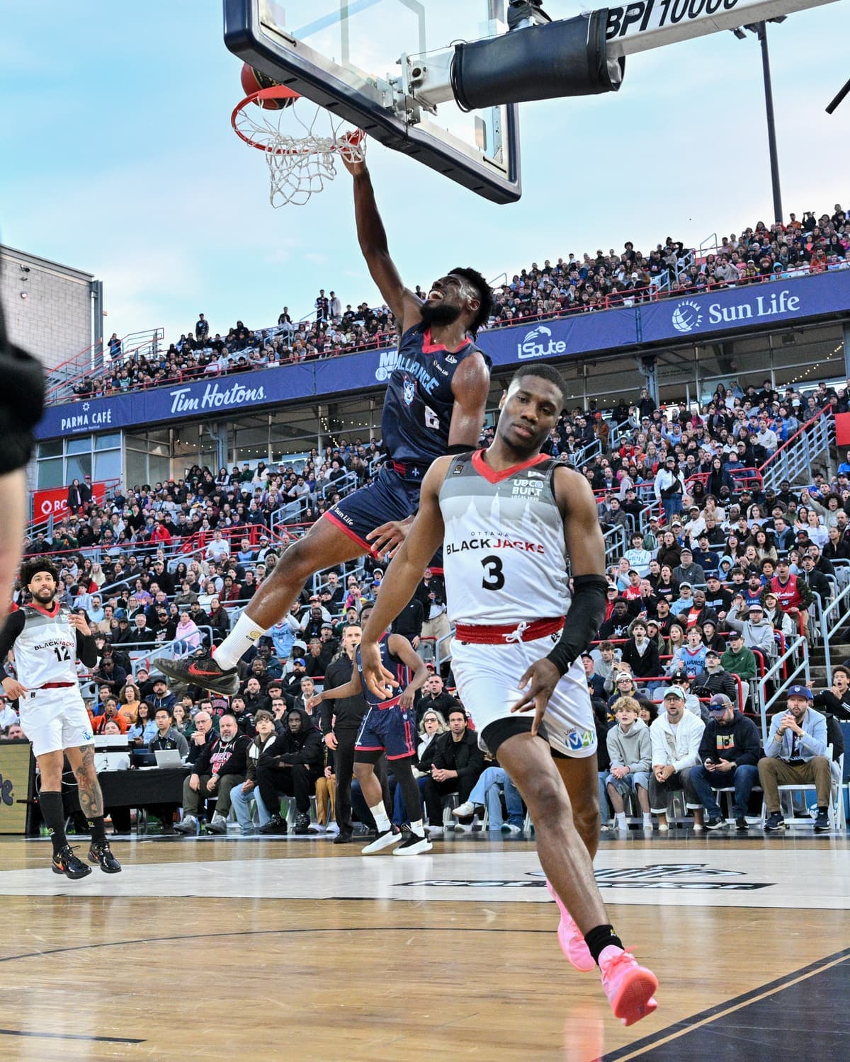 Quincy Guerrier en action lors du match extérieur au stade IGA, le 25 mai, contre les BlackJacks d’Ottawa.