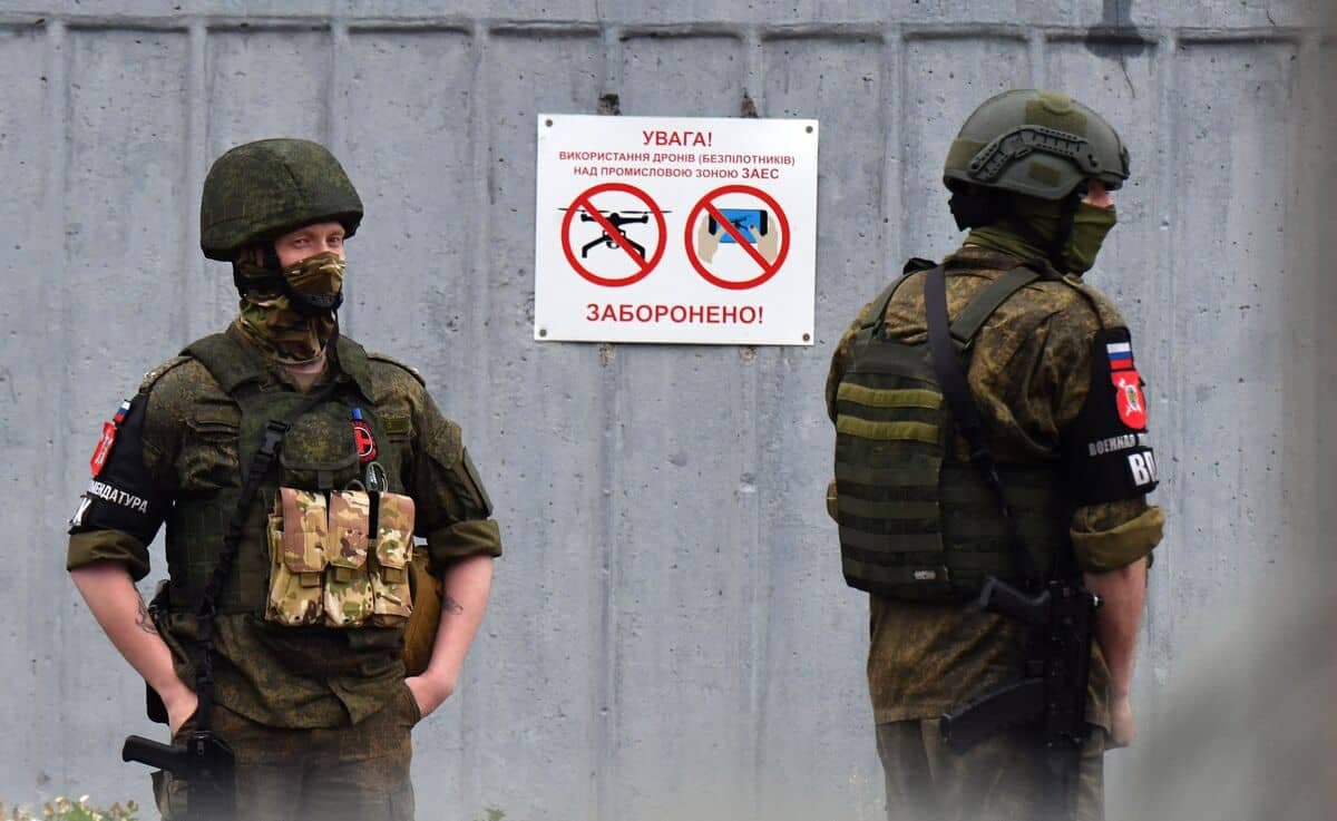 Soldats russes à la centrale nucléaire de Zaporijjia