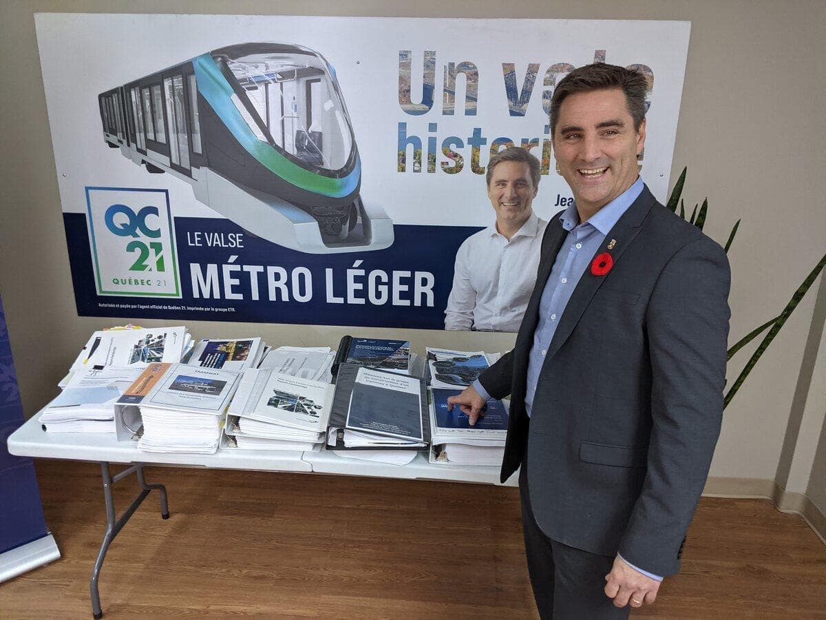 Jean-François Gosselin a mis au défi lundi ses adversaires d’apporter des précisions sur leur vision du tramway, de dévoiler leur déclaration de revenus et de publier leur liste de donateurs avant mercredi.